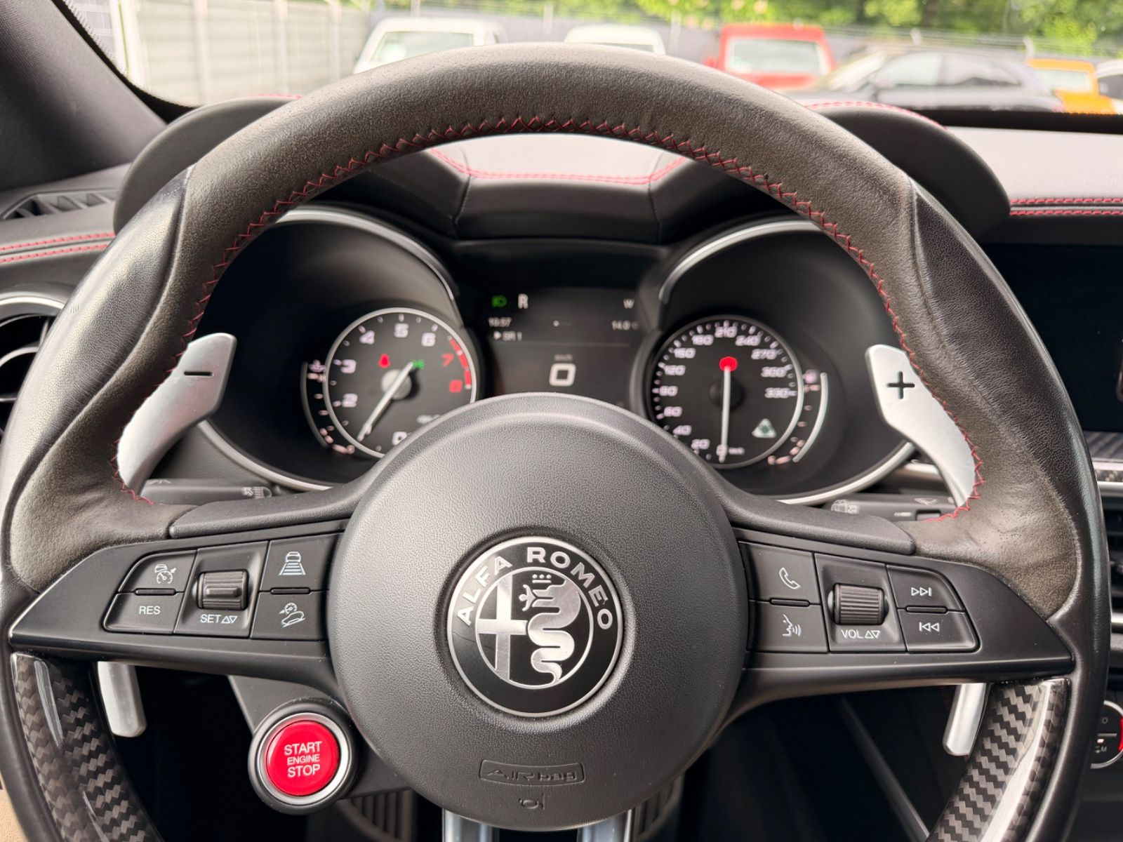 Fahrzeugabbildung Alfa Romeo STELVIO QUADRIFOGLIO Q4 *CARBON*H&K*KAMERA*TOP*