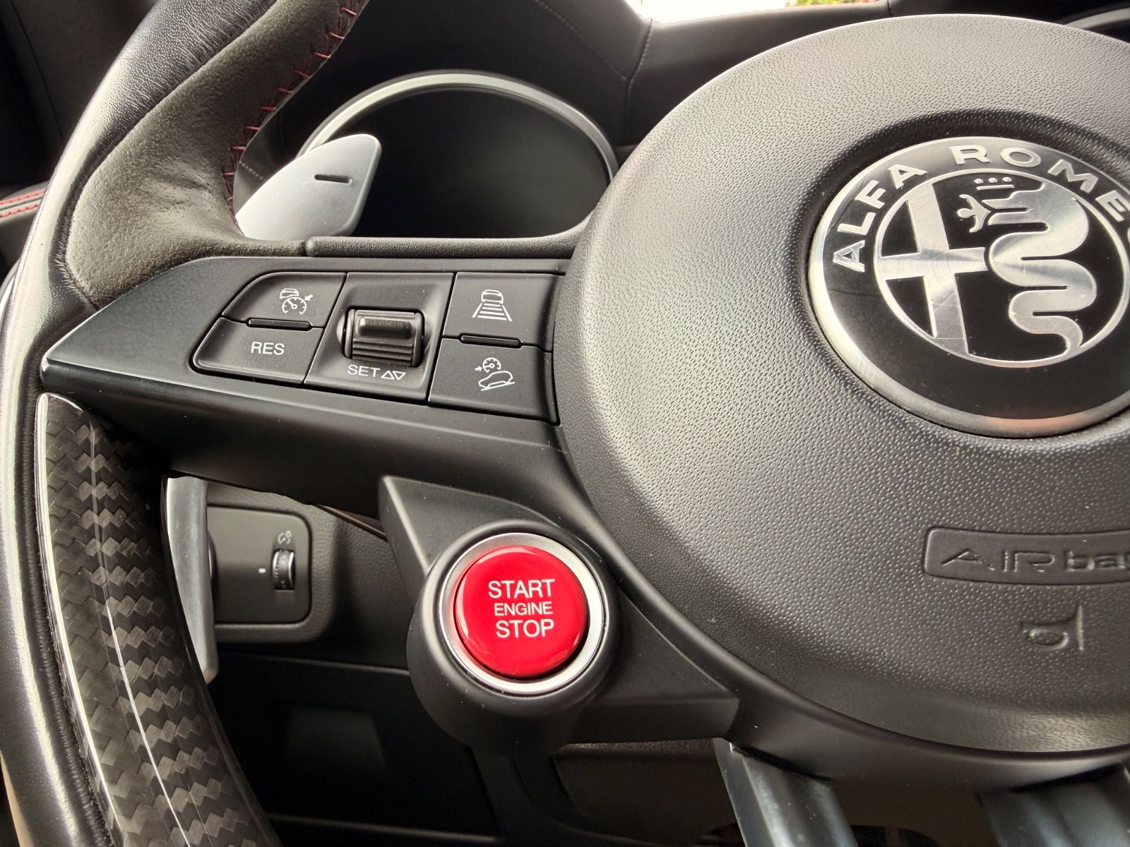 Fahrzeugabbildung Alfa Romeo STELVIO QUADRIFOGLIO Q4 *CARBON*H&K*KAMERA*TOP*
