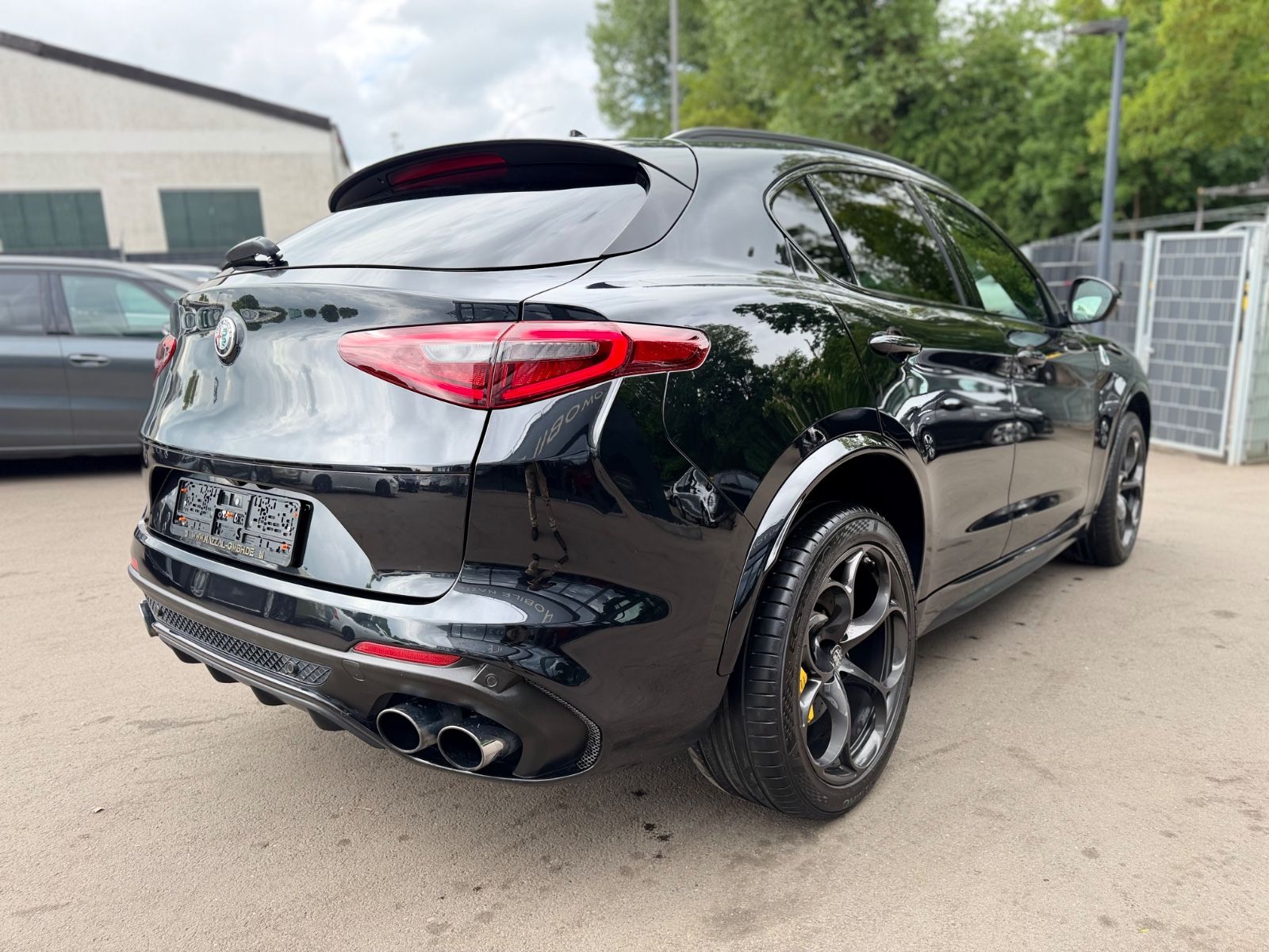 Fahrzeugabbildung Alfa Romeo STELVIO QUADRIFOGLIO Q4 *CARBON*H&K*KAMERA*TOP*