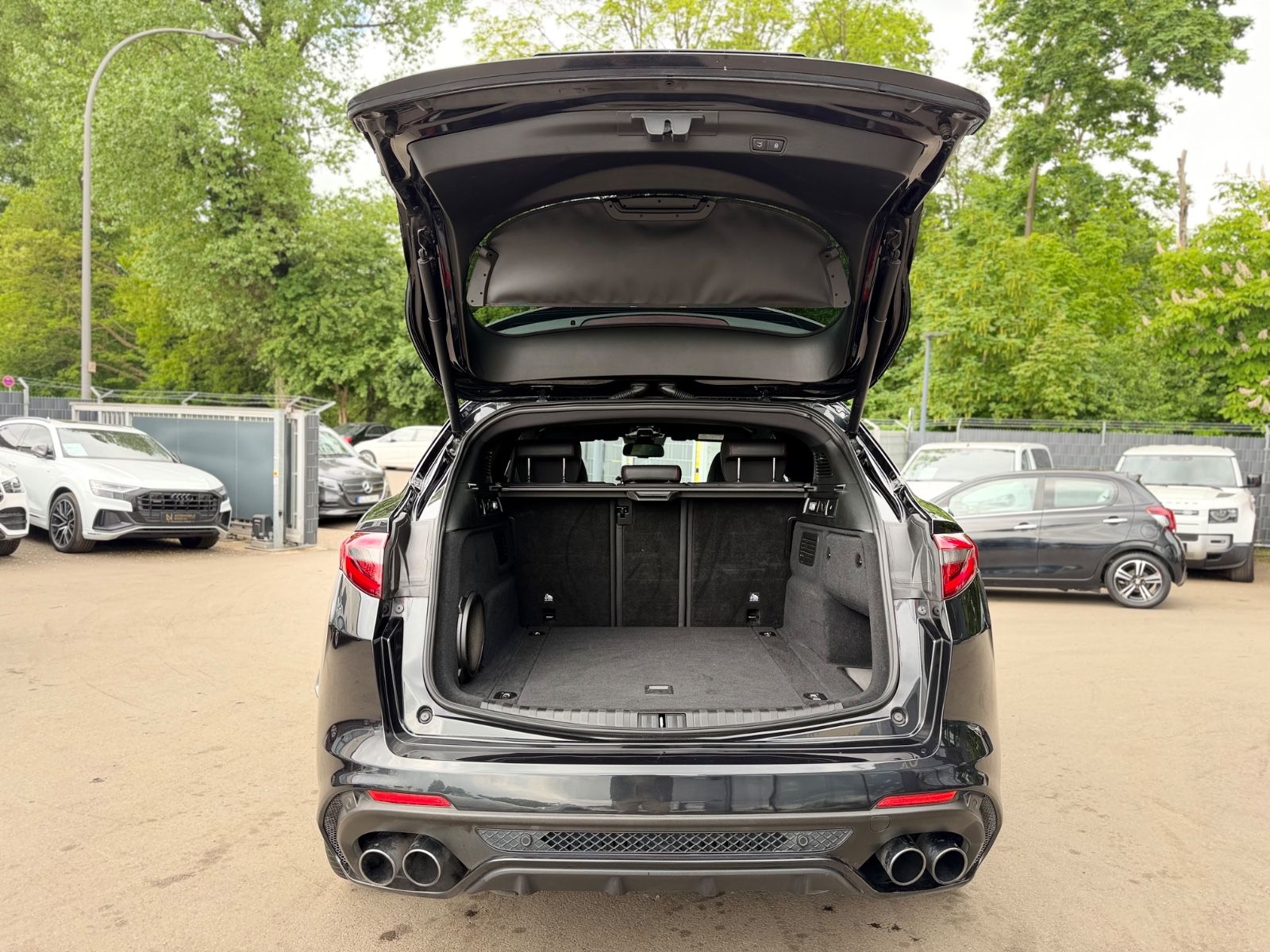 Fahrzeugabbildung Alfa Romeo STELVIO QUADRIFOGLIO Q4 *CARBON*H&K*KAMERA*TOP*