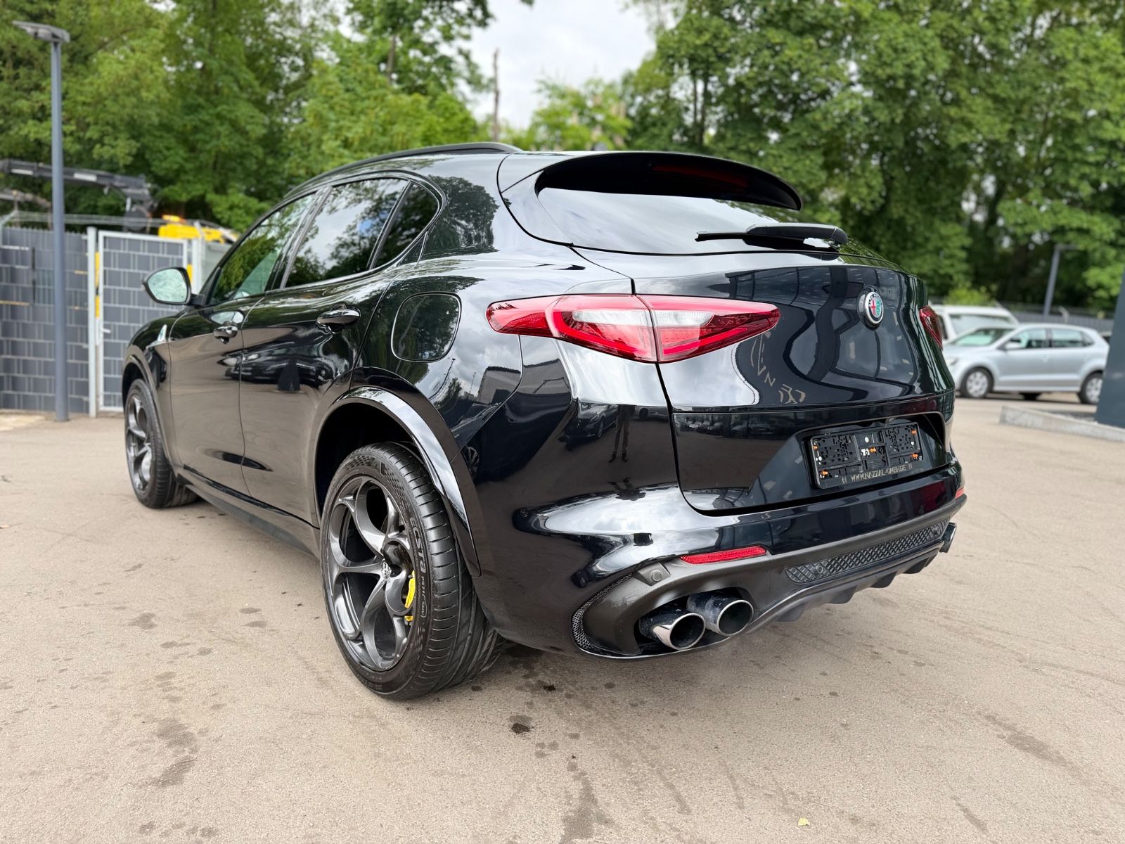 Fahrzeugabbildung Alfa Romeo STELVIO QUADRIFOGLIO Q4 *CARBON*H&K*KAMERA*TOP*