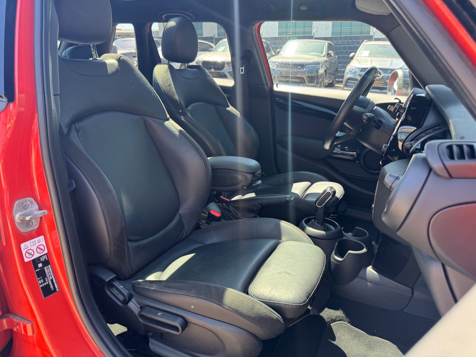 Fahrzeugabbildung MINI COOPER S *AUT*FACELIFT*5 TÜRIG*LEDER*SOLA ORANGE