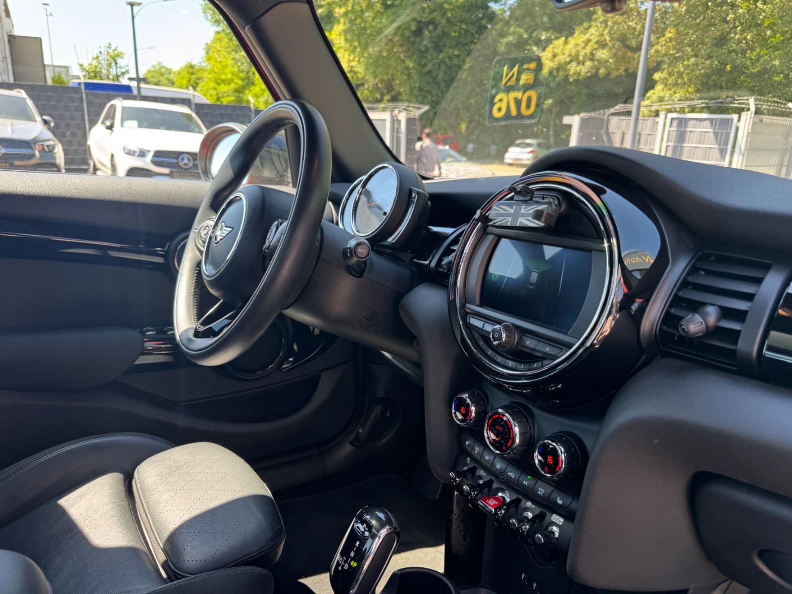 Fahrzeugabbildung MINI COOPER S *AUT*FACELIFT*5 TÜRIG*LEDER*SOLA ORANGE
