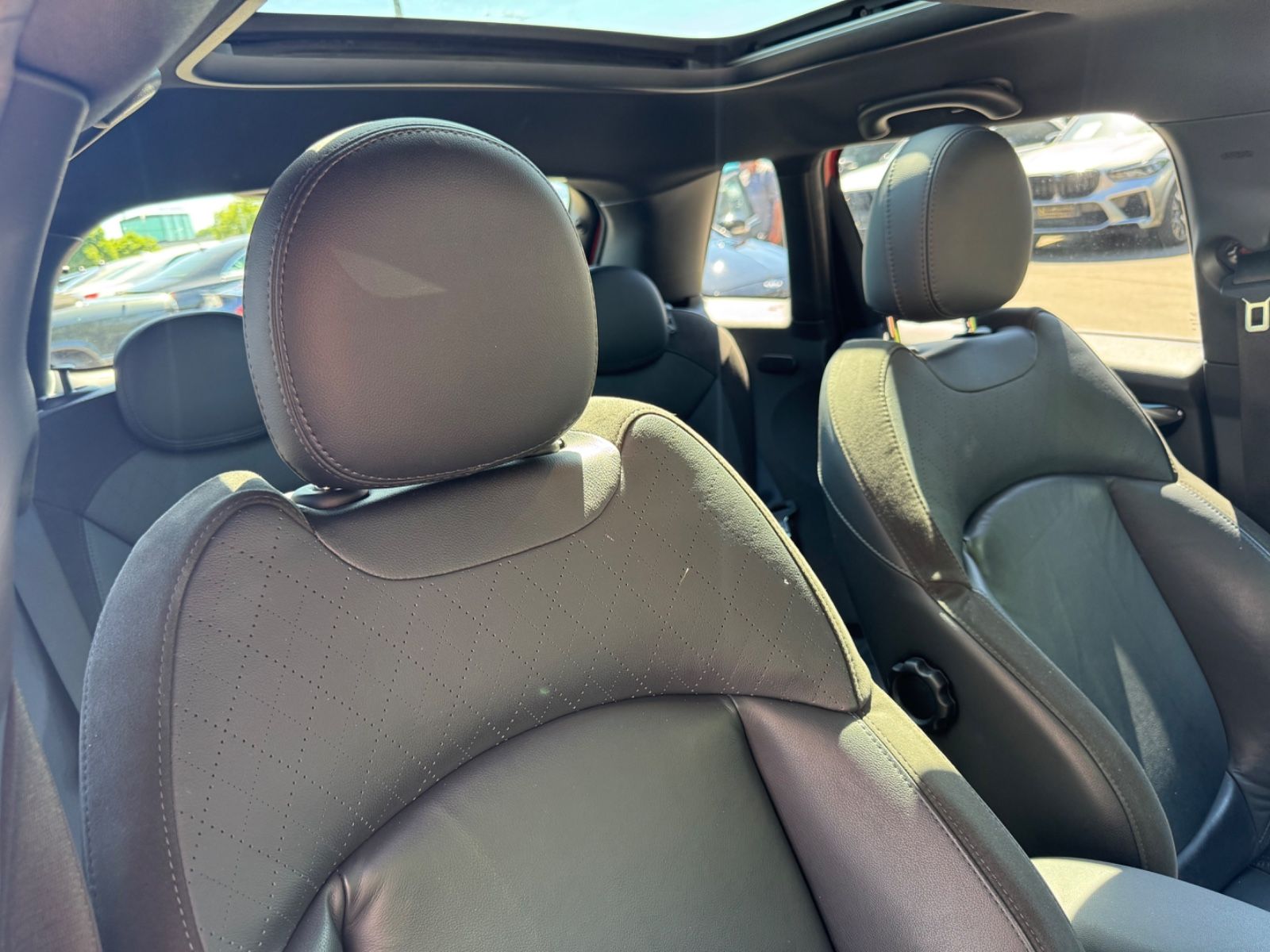 Fahrzeugabbildung MINI COOPER S *AUT*FACELIFT*5 TÜRIG*LEDER*SOLA ORANGE