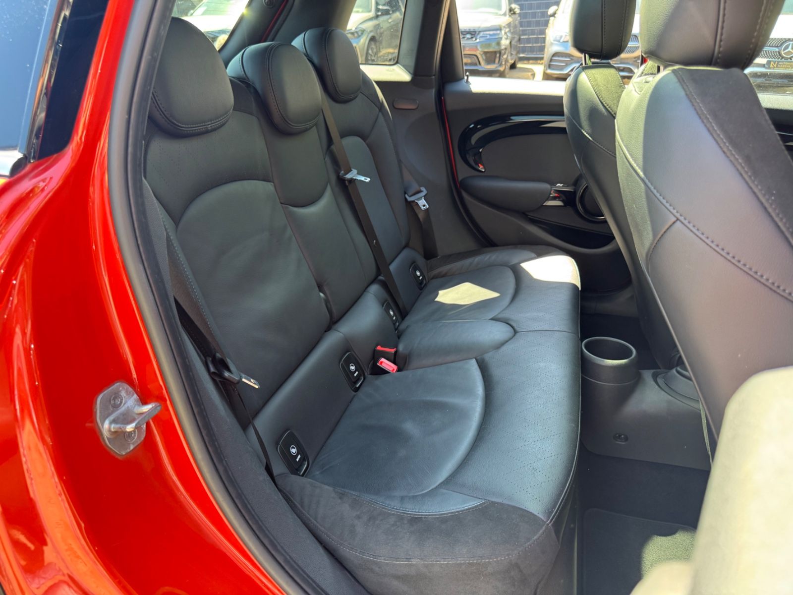 Fahrzeugabbildung MINI COOPER S *AUT*FACELIFT*5 TÜRIG*LEDER*SOLA ORANGE