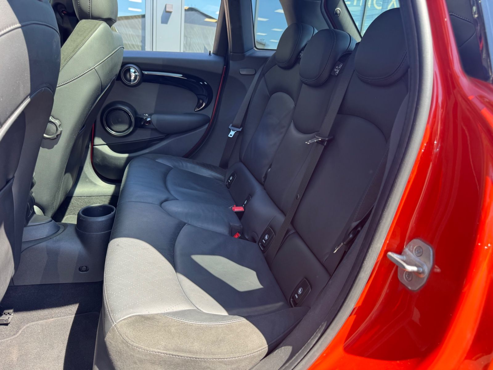 Fahrzeugabbildung MINI COOPER S *AUT*FACELIFT*5 TÜRIG*LEDER*SOLA ORANGE