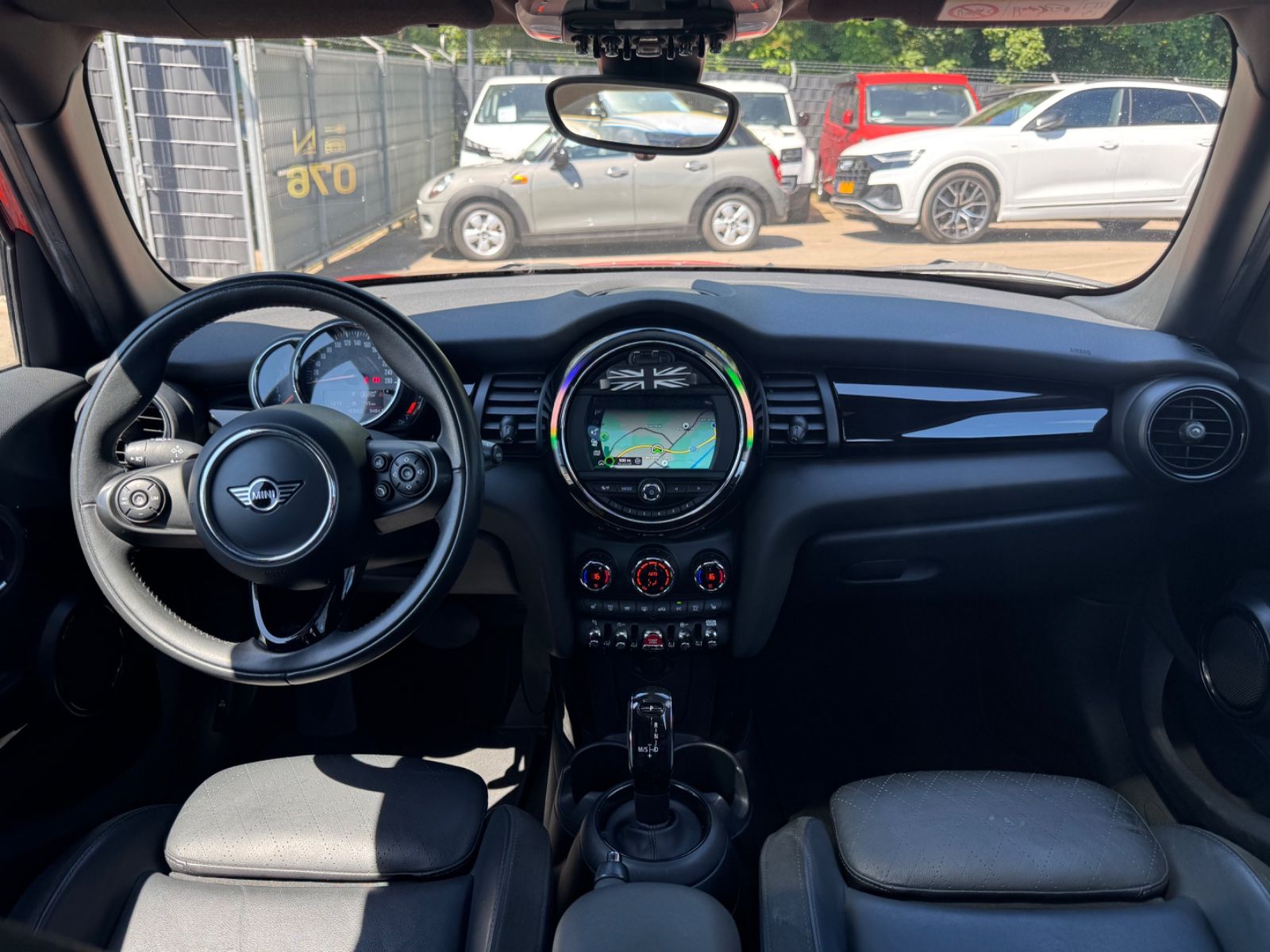 Fahrzeugabbildung MINI COOPER S *AUT*FACELIFT*5 TÜRIG*LEDER*SOLA ORANGE