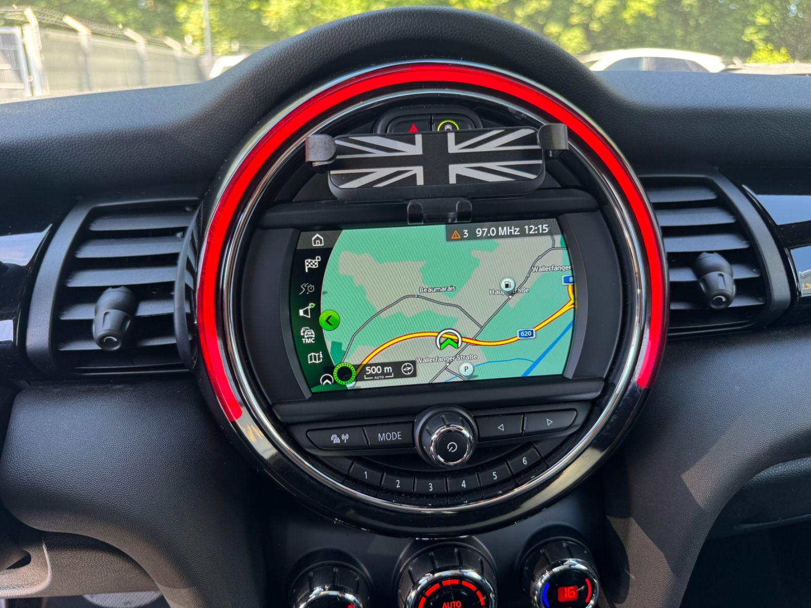 Fahrzeugabbildung MINI COOPER S *AUT*FACELIFT*5 TÜRIG*LEDER*SOLA ORANGE