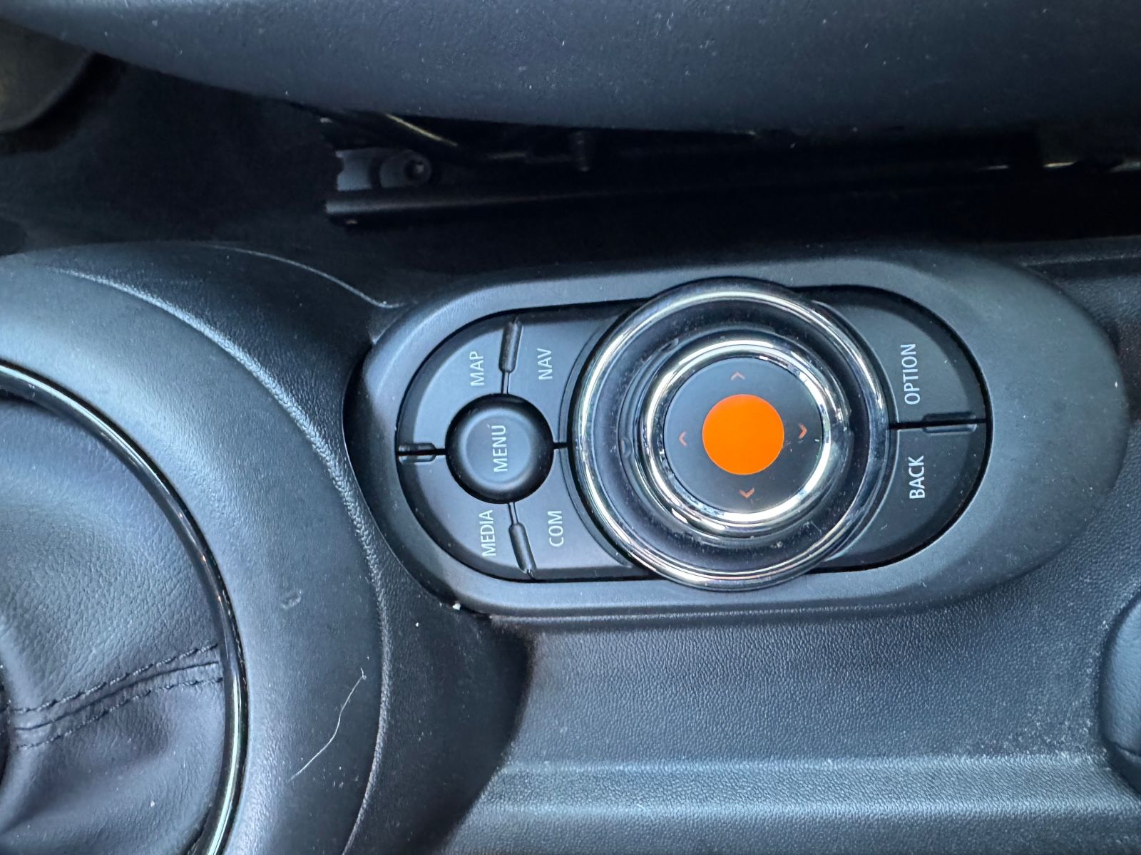 Fahrzeugabbildung MINI COOPER S *AUT*FACELIFT*5 TÜRIG*LEDER*SOLA ORANGE