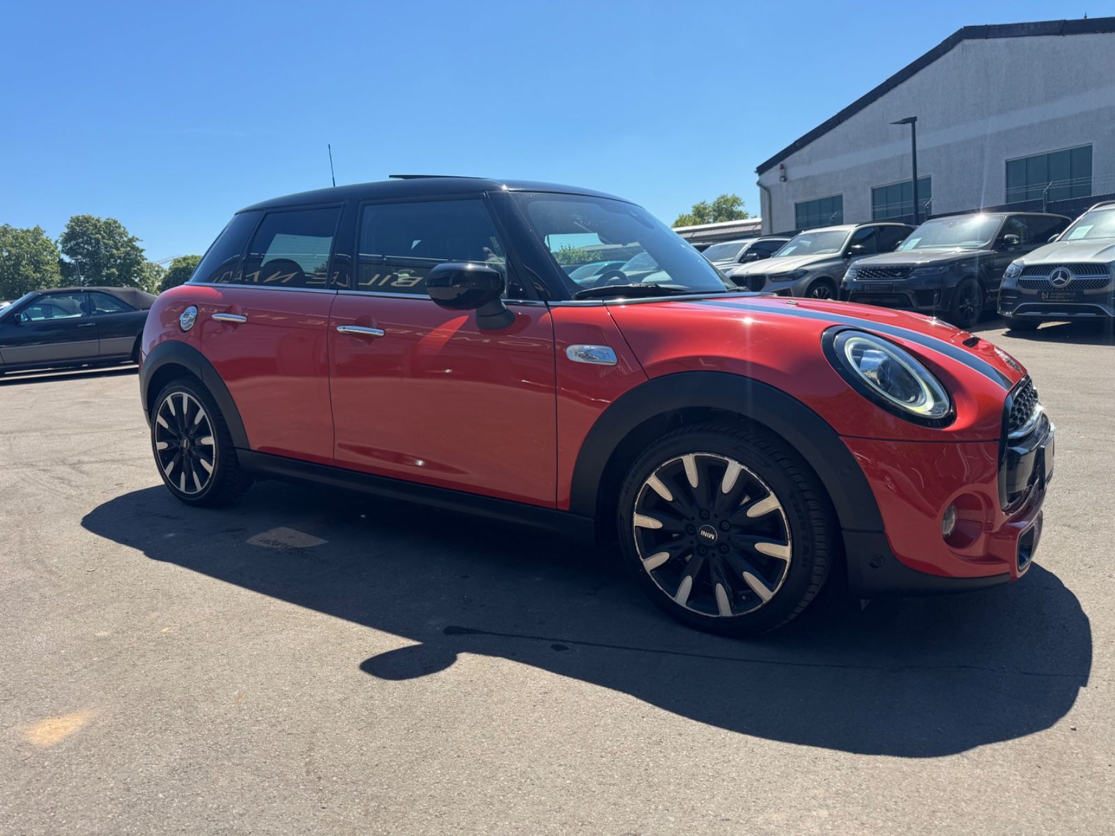 Fahrzeugabbildung MINI COOPER S *AUT*FACELIFT*5 TÜRIG*LEDER*SOLA ORANGE
