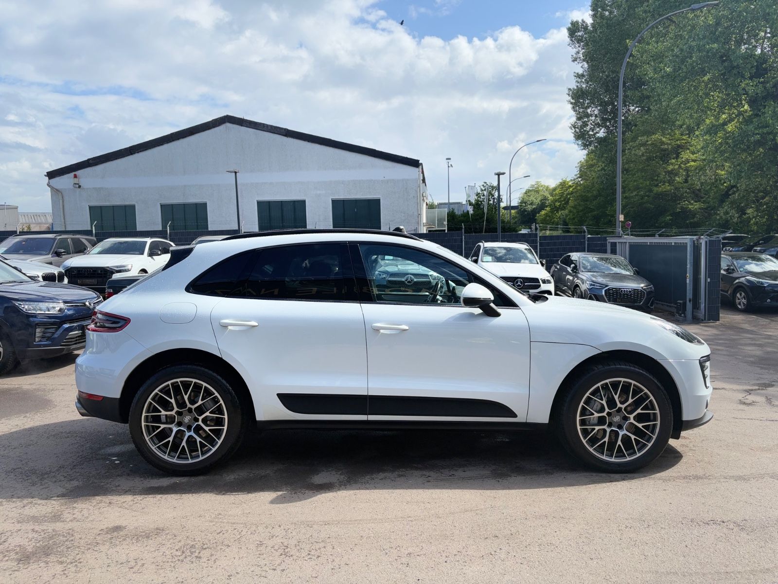 Fahrzeugabbildung Porsche MACAN S*AUT.*PANORAMA*KAMERA*NAVI*SPORT-ABGAS*