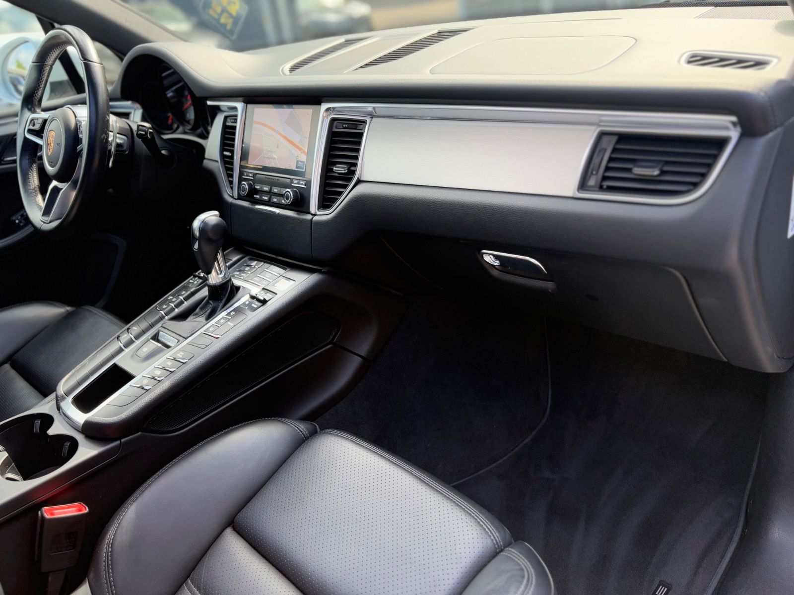 Fahrzeugabbildung Porsche MACAN S*AUT.*PANORAMA*KAMERA*NAVI*SPORT-ABGAS*