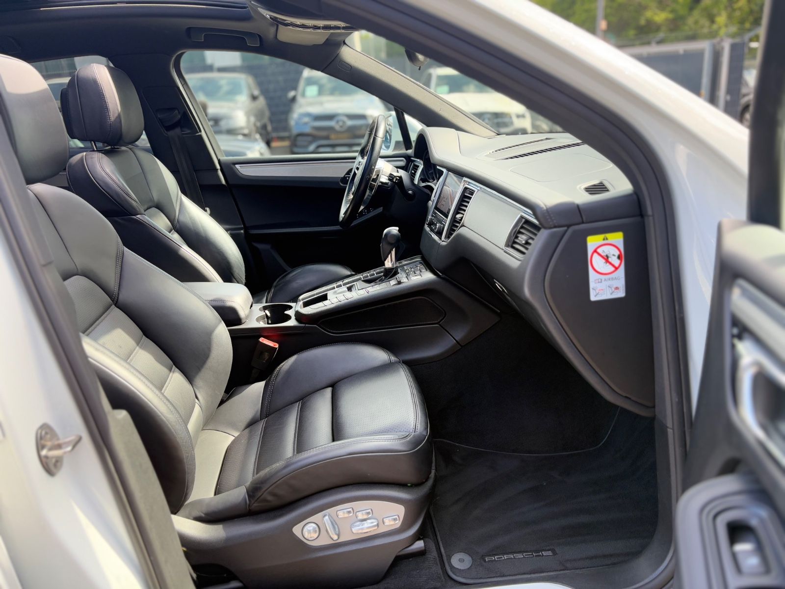Fahrzeugabbildung Porsche MACAN S*AUT.*PANORAMA*KAMERA*NAVI*SPORT-ABGAS*