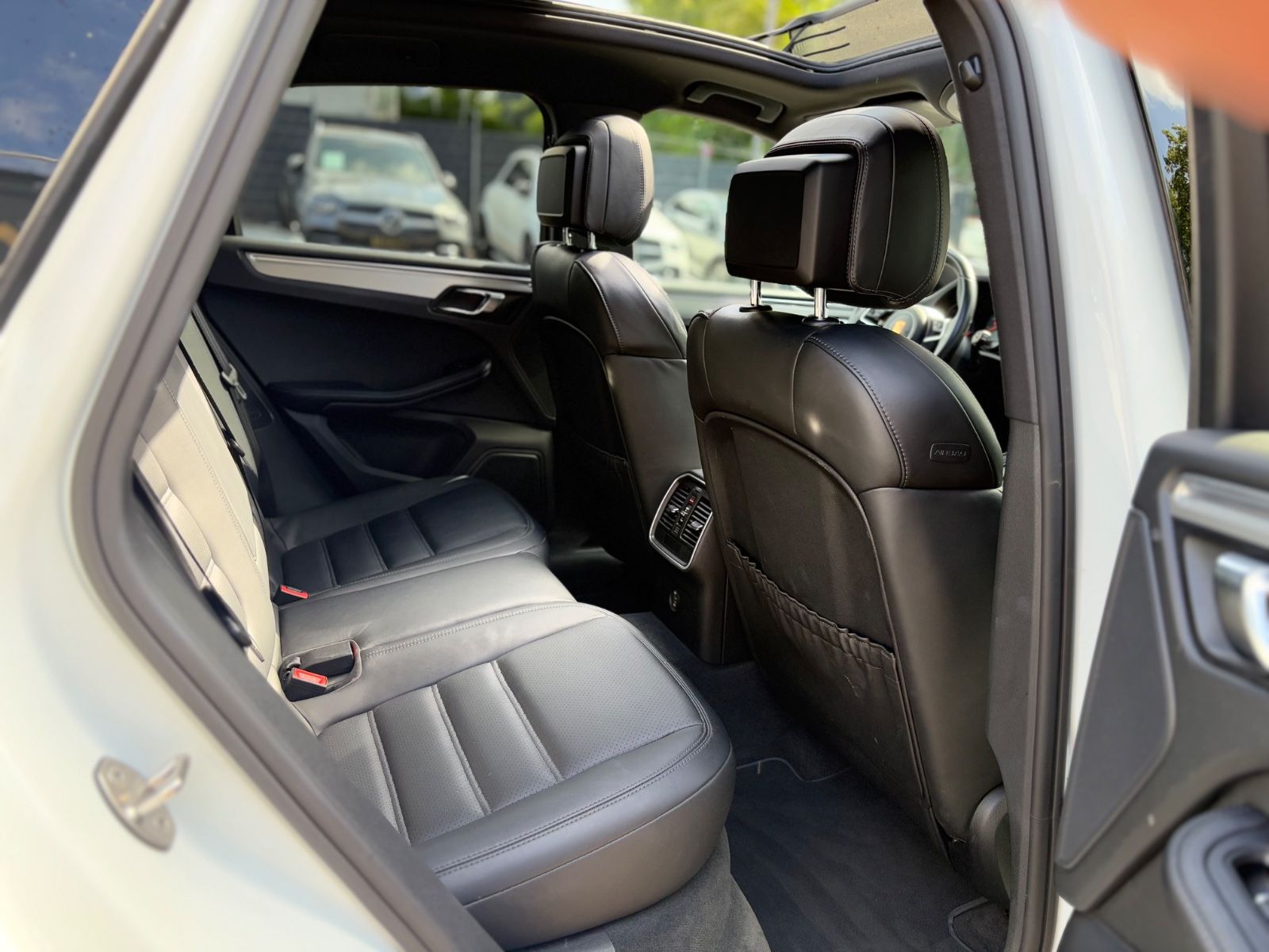 Fahrzeugabbildung Porsche MACAN S*AUT.*PANORAMA*KAMERA*NAVI*SPORT-ABGAS*