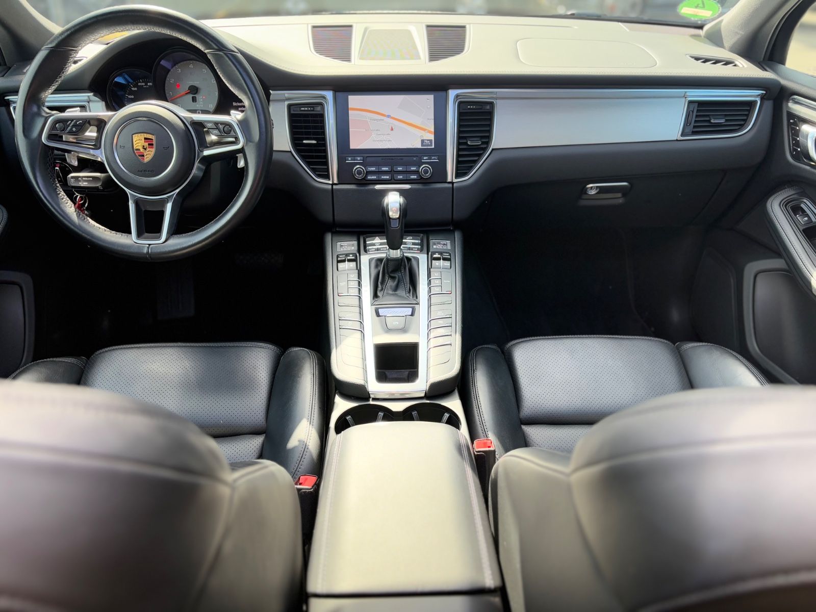 Fahrzeugabbildung Porsche MACAN S*AUT.*PANORAMA*KAMERA*NAVI*SPORT-ABGAS*