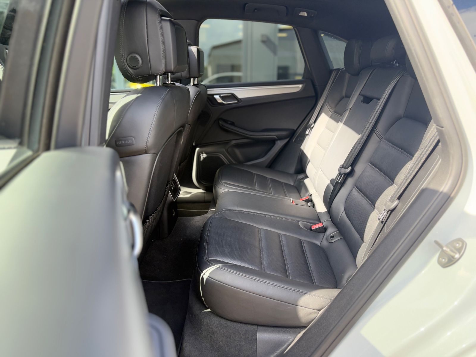 Fahrzeugabbildung Porsche MACAN S*AUT.*PANORAMA*KAMERA*NAVI*SPORT-ABGAS*