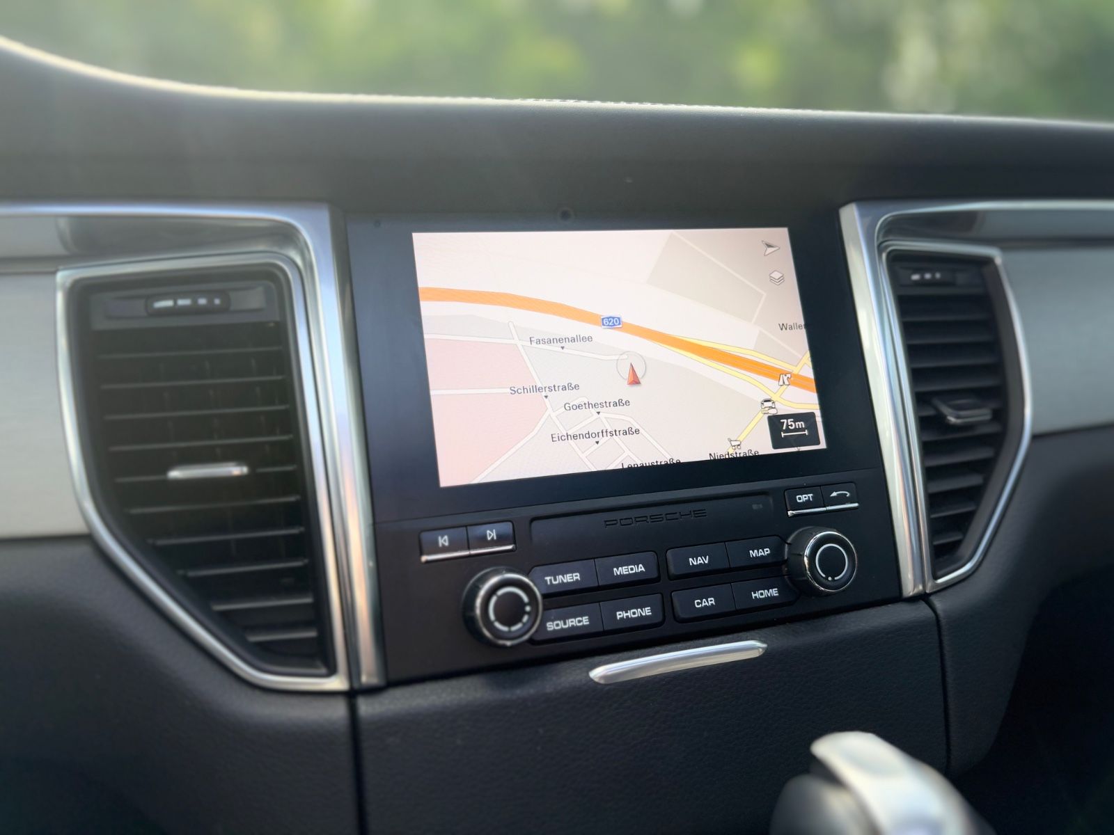 Fahrzeugabbildung Porsche MACAN S*AUT.*PANORAMA*KAMERA*NAVI*SPORT-ABGAS*