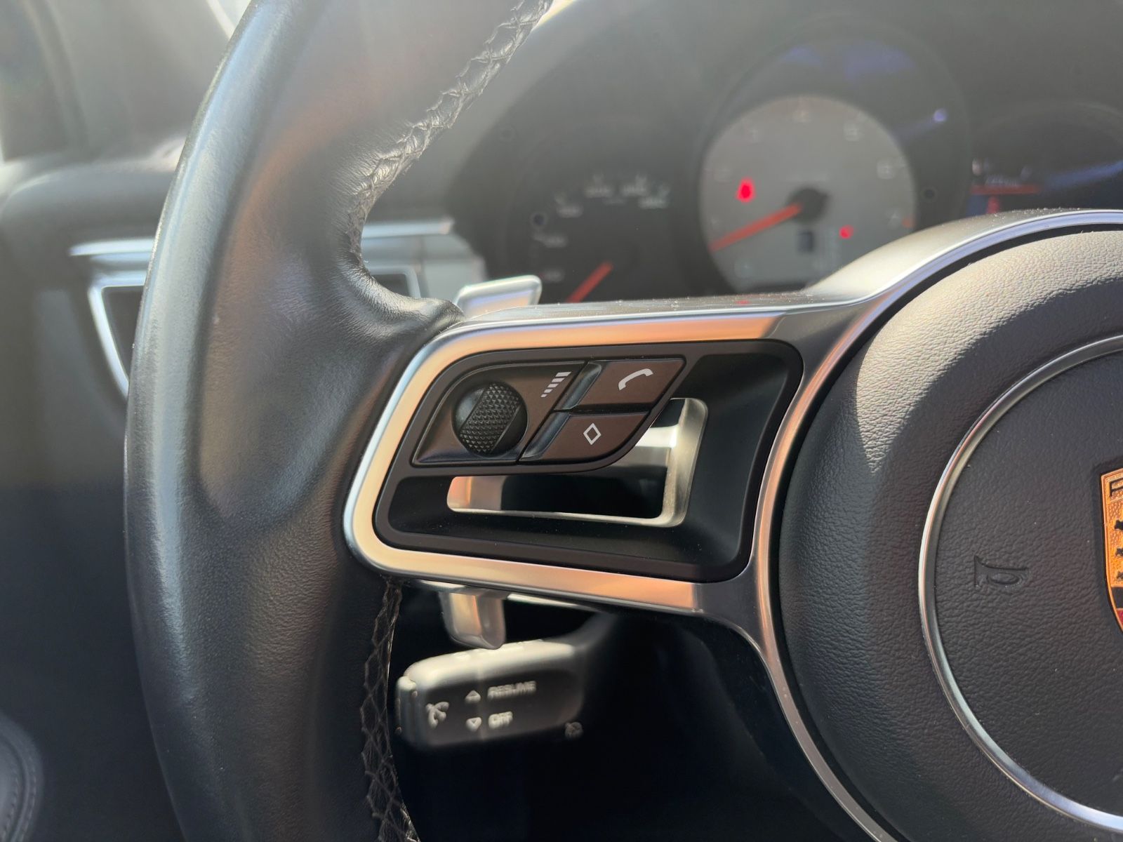 Fahrzeugabbildung Porsche MACAN S*AUT.*PANORAMA*KAMERA*NAVI*SPORT-ABGAS*