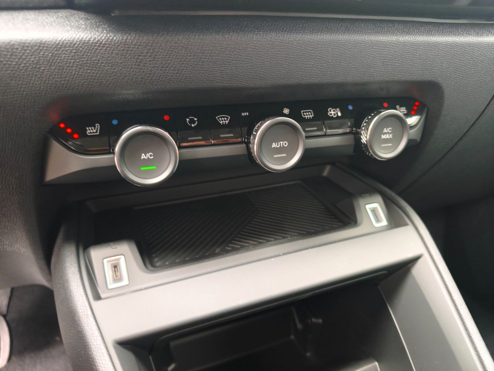 Fahrzeugabbildung Citroën C4 LIM. COLLECTION*NAVI*KAMERA*TAGESZULASSUNG*^
