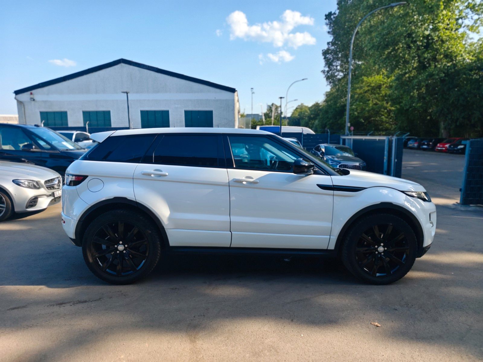 Fahrzeugabbildung Land Rover RANGE ROVER EVOQUE DYNAMIC*AUT.*XENON*2.HD*