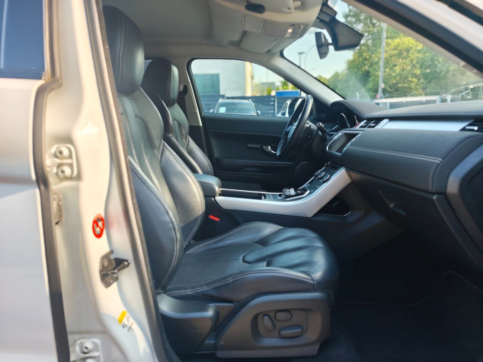 Fahrzeugabbildung Land Rover RANGE ROVER EVOQUE DYNAMIC*AUT.*XENON*2.HD*