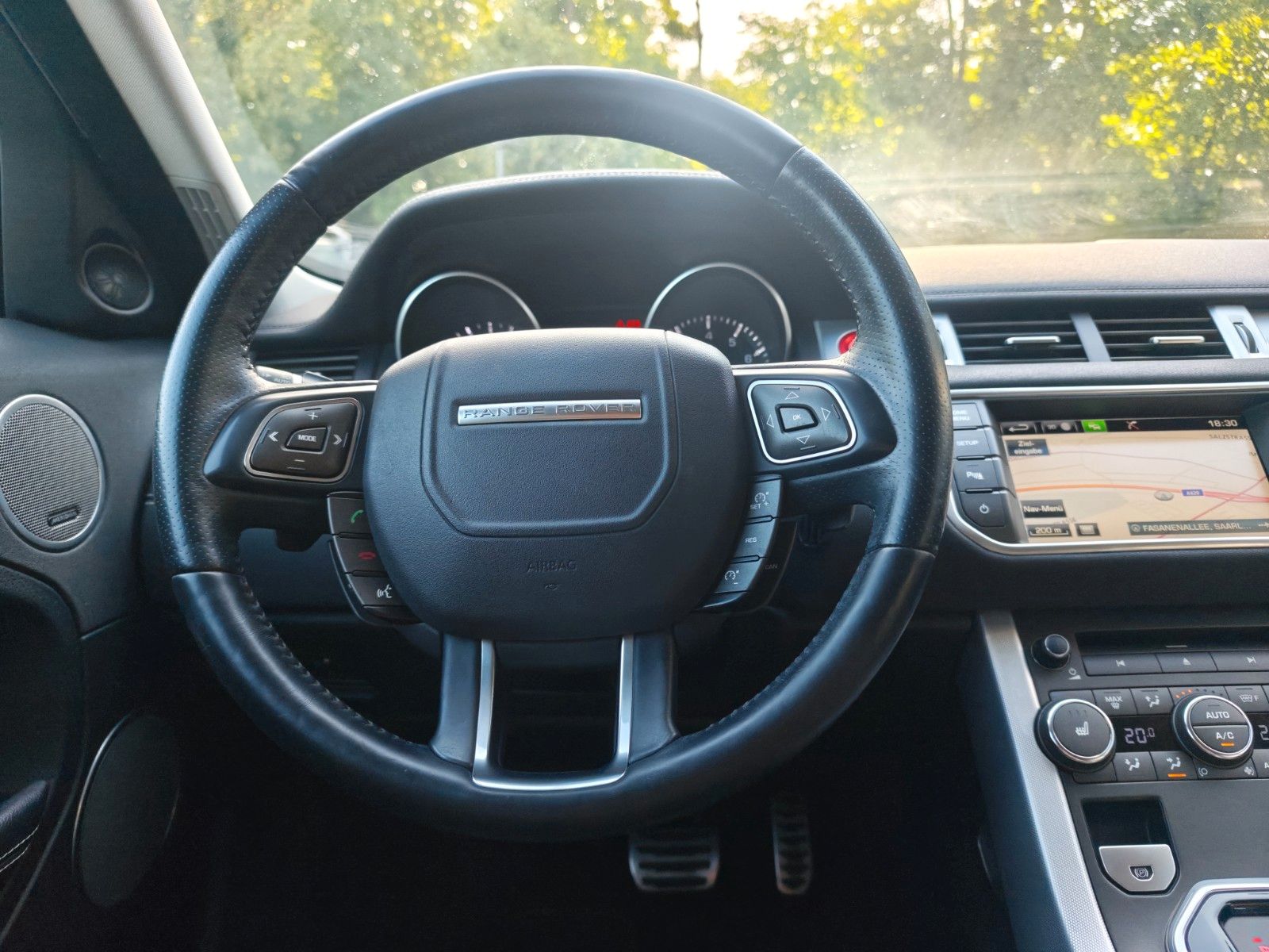 Fahrzeugabbildung Land Rover RANGE ROVER EVOQUE DYNAMIC*AUT.*XENON*2.HD*