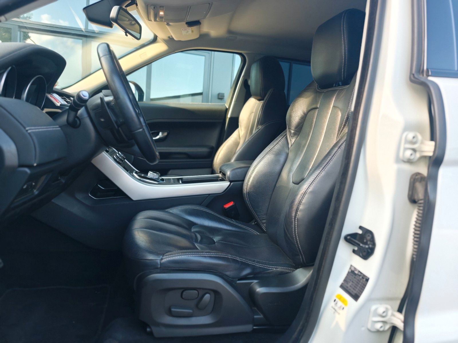 Fahrzeugabbildung Land Rover RANGE ROVER EVOQUE DYNAMIC*AUT.*XENON*2.HD*