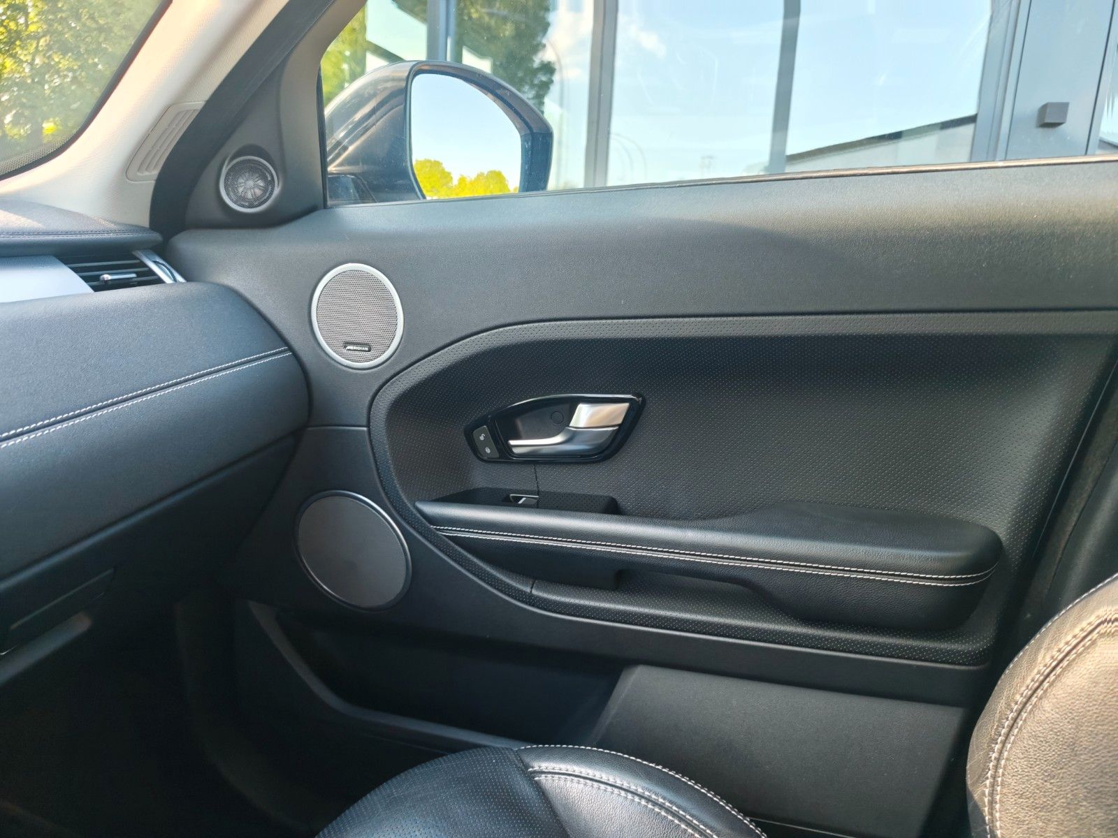 Fahrzeugabbildung Land Rover RANGE ROVER EVOQUE DYNAMIC*AUT.*XENON*2.HD*