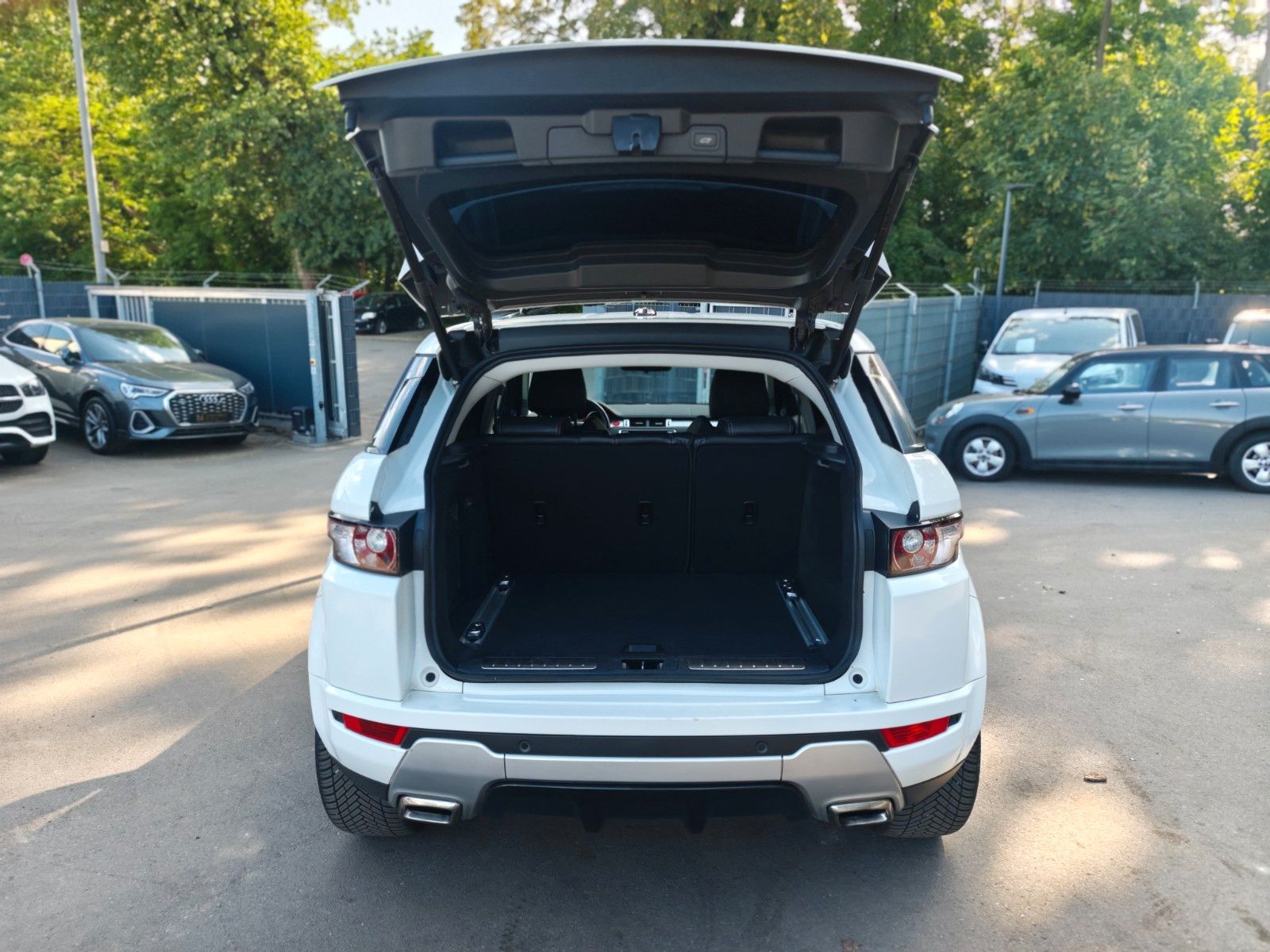 Fahrzeugabbildung Land Rover RANGE ROVER EVOQUE DYNAMIC*AUT.*XENON*2.HD*