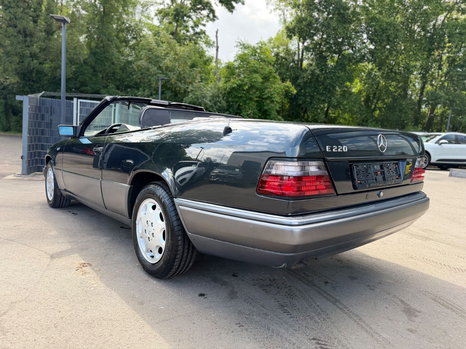 Fahrzeugabbildung Mercedes-Benz E 220 CABRIO*UNFALLFREI*2.HAND*AUT*LEDER*KLIMA*