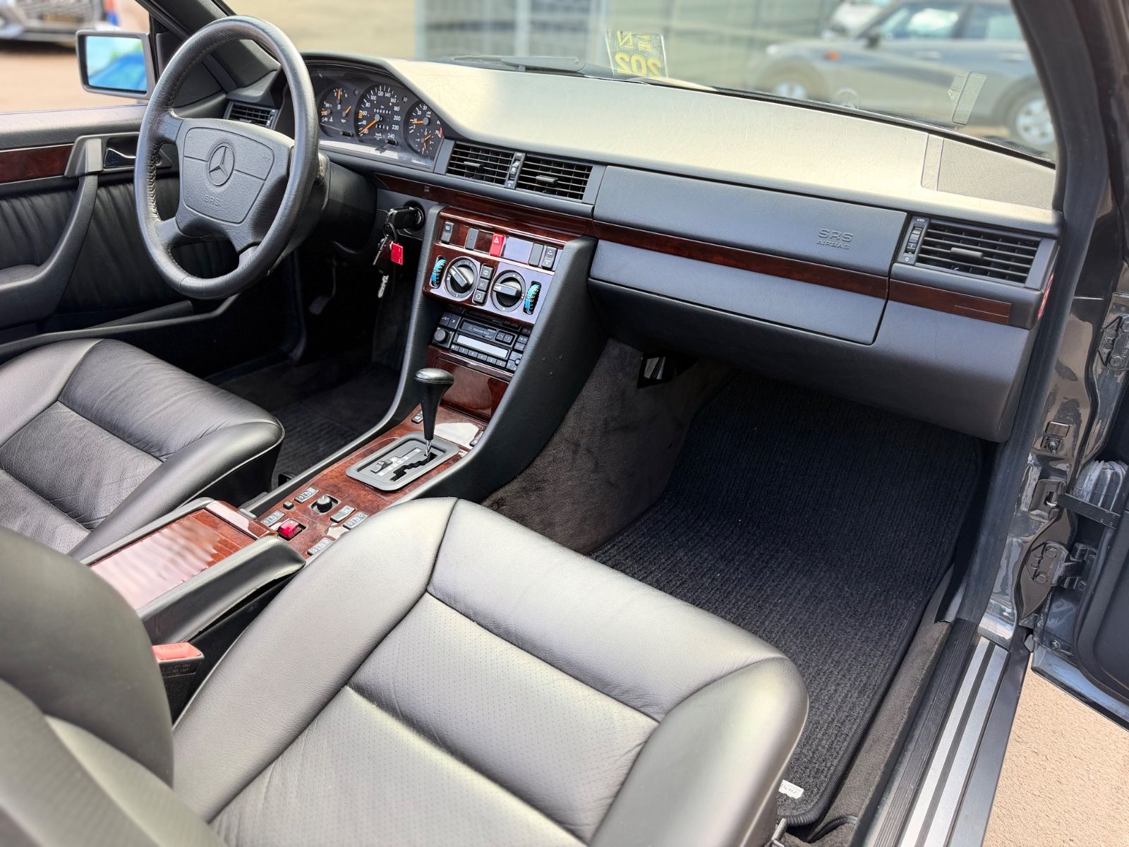 Fahrzeugabbildung Mercedes-Benz E 220 CABRIO*UNFALLFREI*2.HAND*AUT*LEDER*KLIMA*