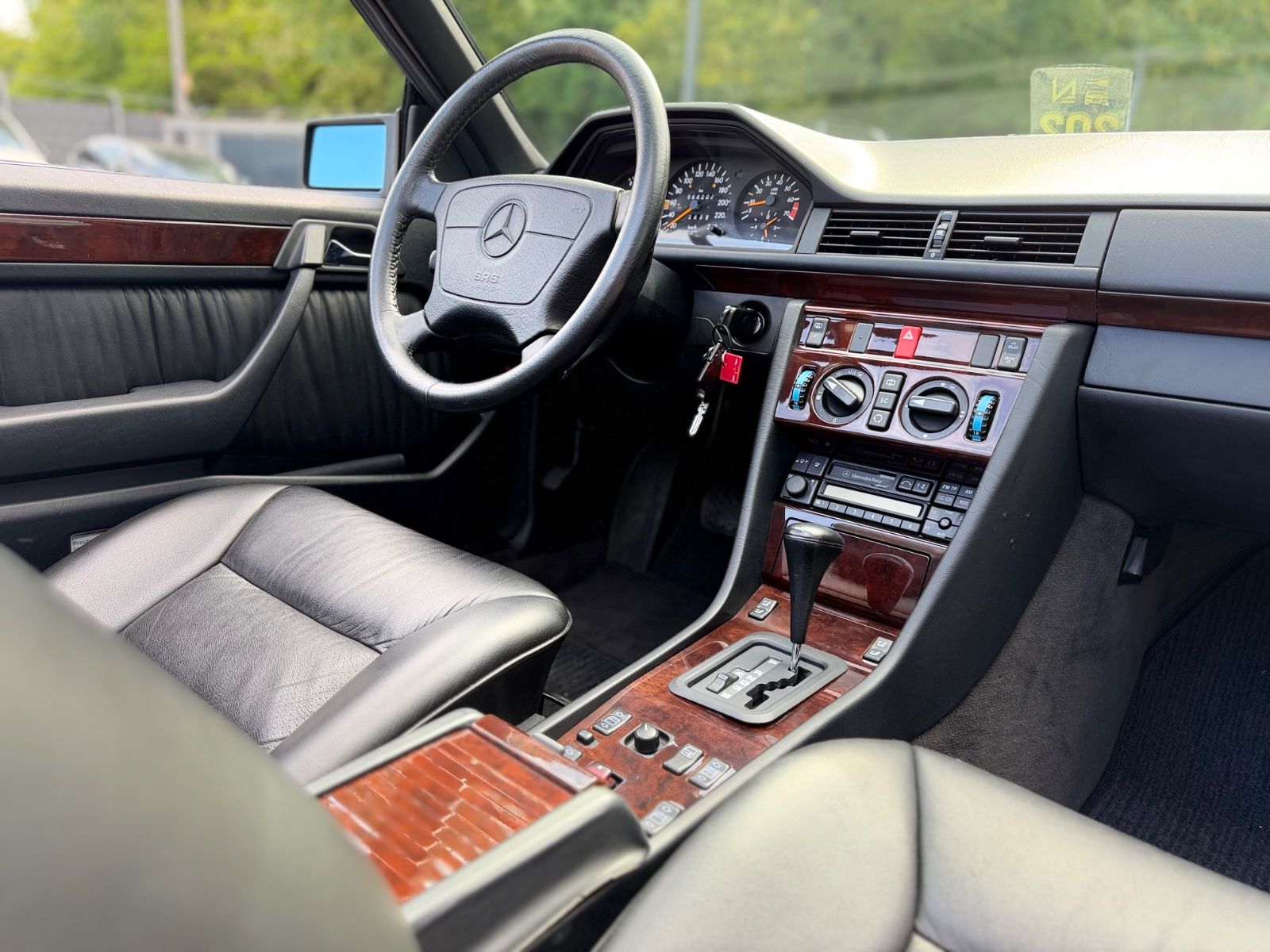 Fahrzeugabbildung Mercedes-Benz E 220 CABRIO*UNFALLFREI*2.HAND*AUT*LEDER*KLIMA*