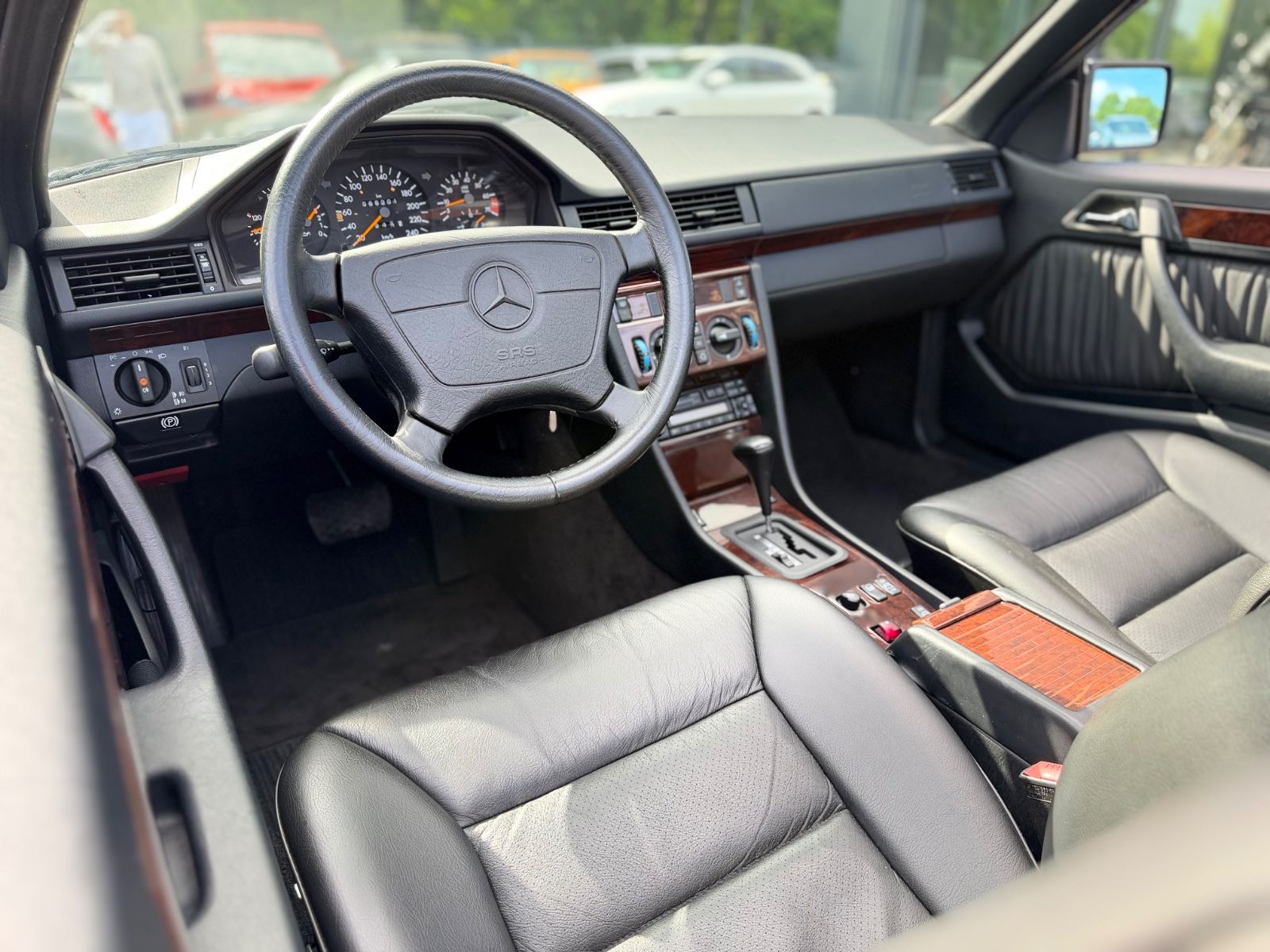 Fahrzeugabbildung Mercedes-Benz E 220 CABRIO*UNFALLFREI*2.HAND*AUT*LEDER*KLIMA*