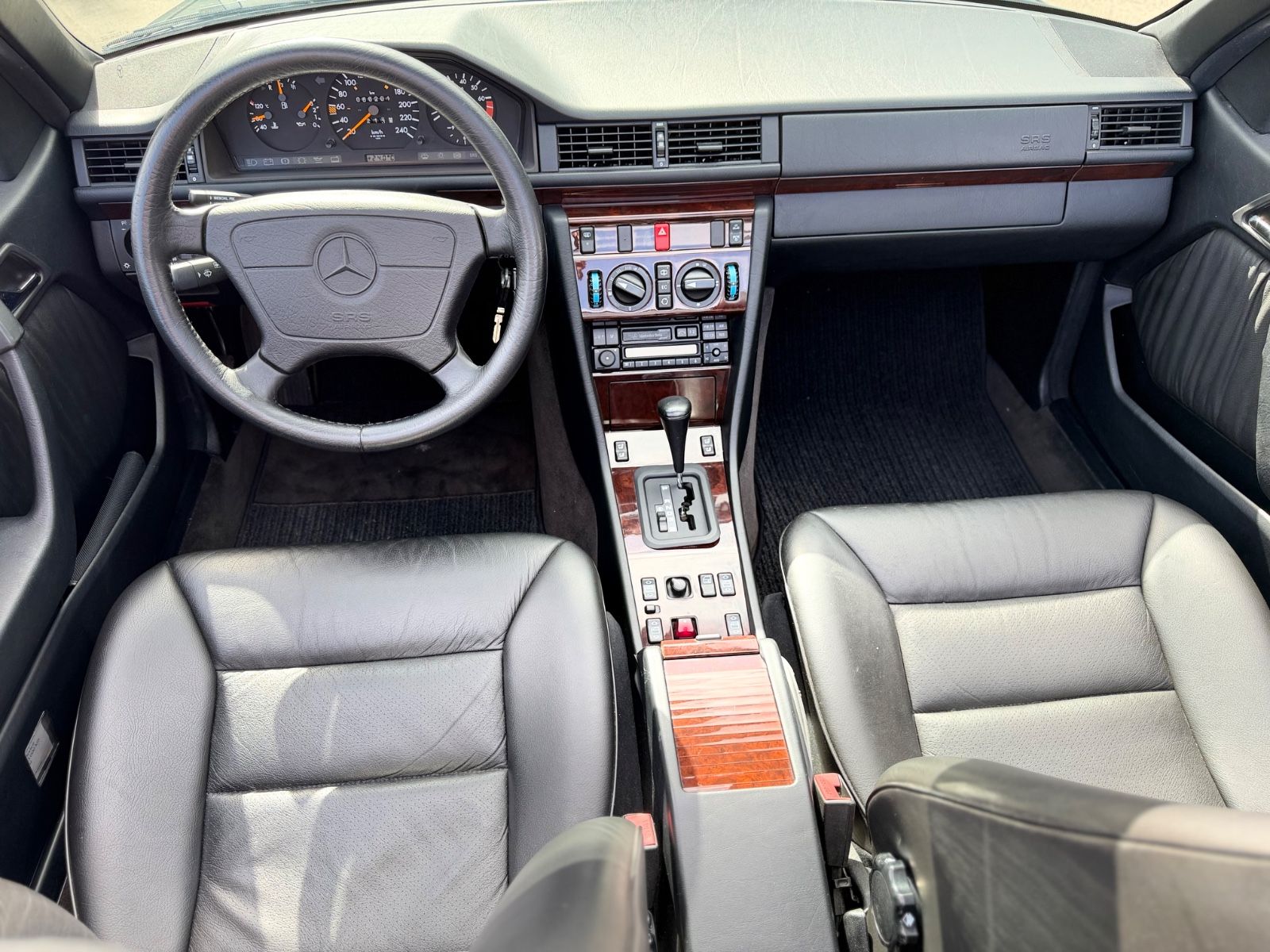 Fahrzeugabbildung Mercedes-Benz E 220 CABRIO*UNFALLFREI*2.HAND*AUT*LEDER*KLIMA*