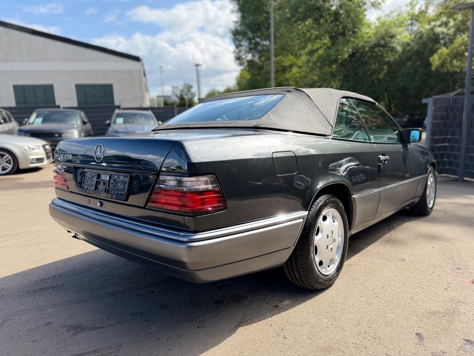 Fahrzeugabbildung Mercedes-Benz E 220 CABRIO*UNFALLFREI*2.HAND*AUT*LEDER*KLIMA*