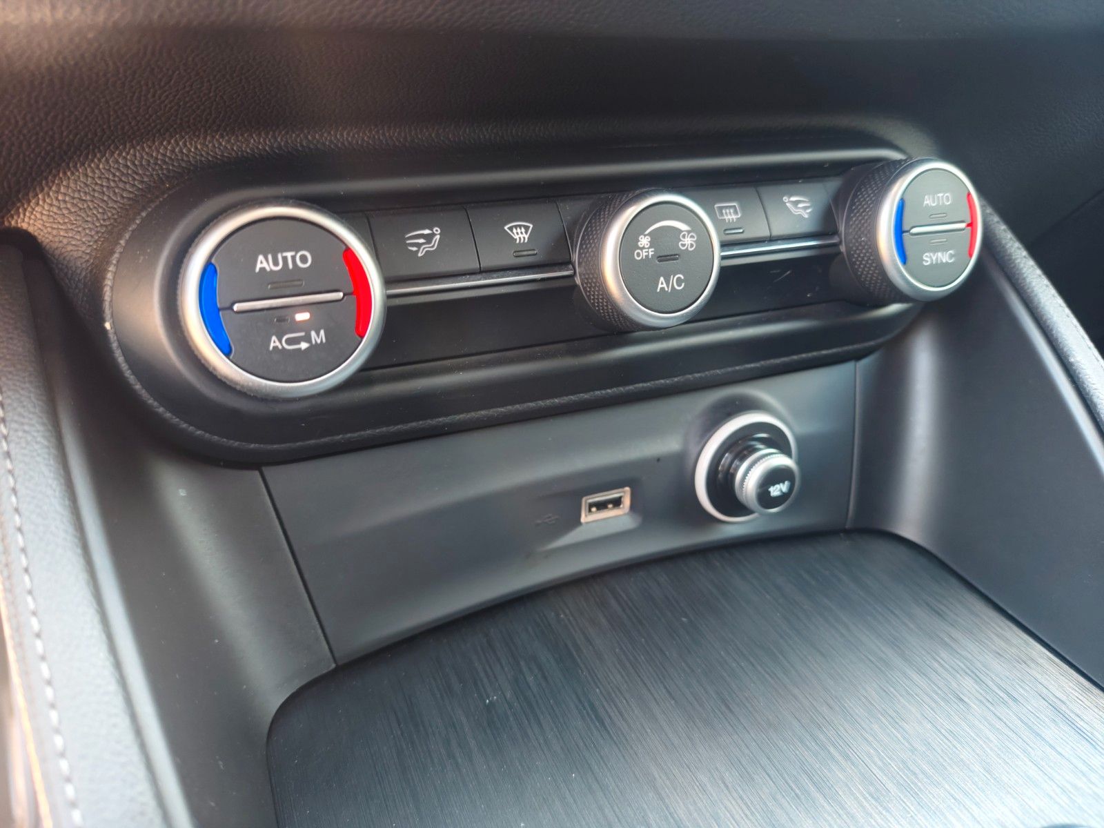 Fahrzeugabbildung Alfa Romeo STELVIO Q4*AWD*AUT*KAMERA*LEDER*2.HAND*TOP