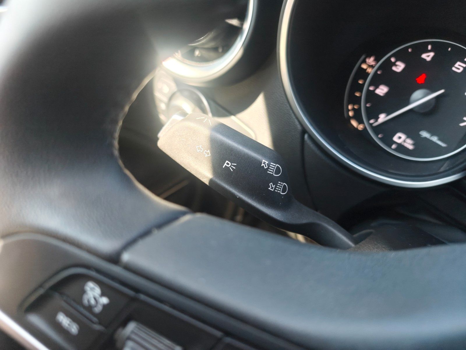 Fahrzeugabbildung Alfa Romeo STELVIO Q4*AWD*AUT*KAMERA*LEDER*2.HAND*TOP