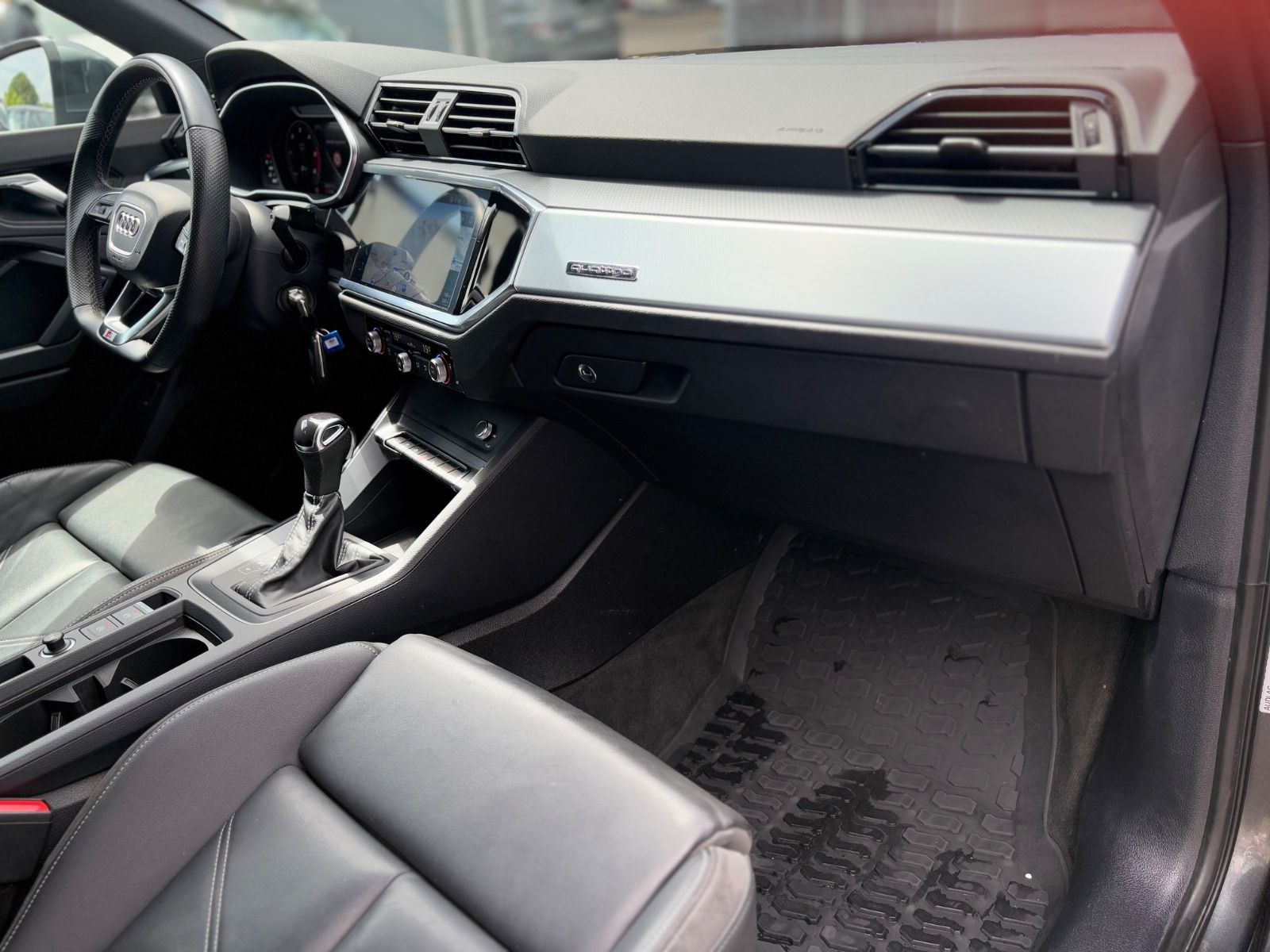 Fahrzeugabbildung Audi Q3 SPORTBACK S-LINE*QUATTRO*AUT*LED*KAMERA*2.HD