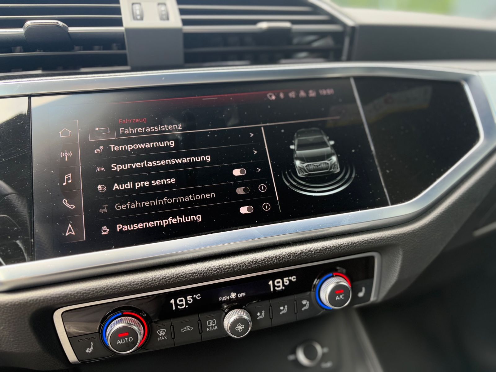 Fahrzeugabbildung Audi Q3 SPORTBACK S-LINE*QUATTRO*AUT*LED*KAMERA*2.HD