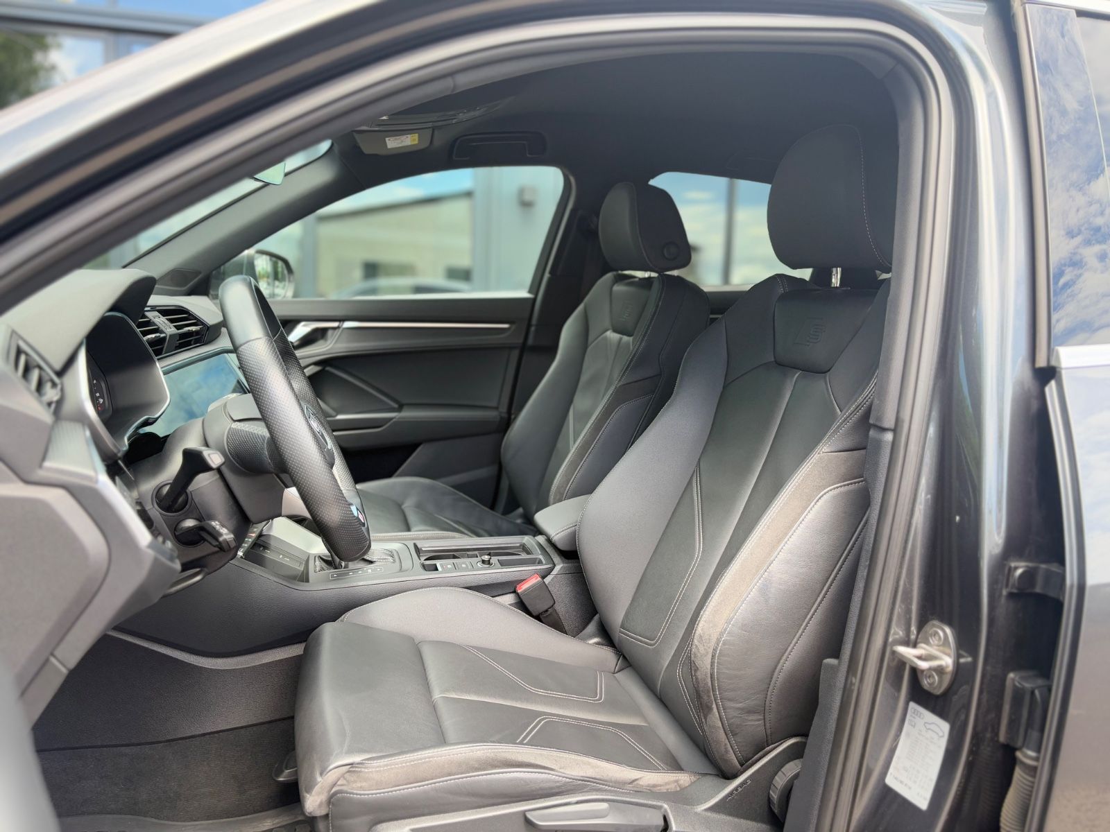 Fahrzeugabbildung Audi Q3 SPORTBACK S-LINE*QUATTRO*AUT*LED*KAMERA*2.HD