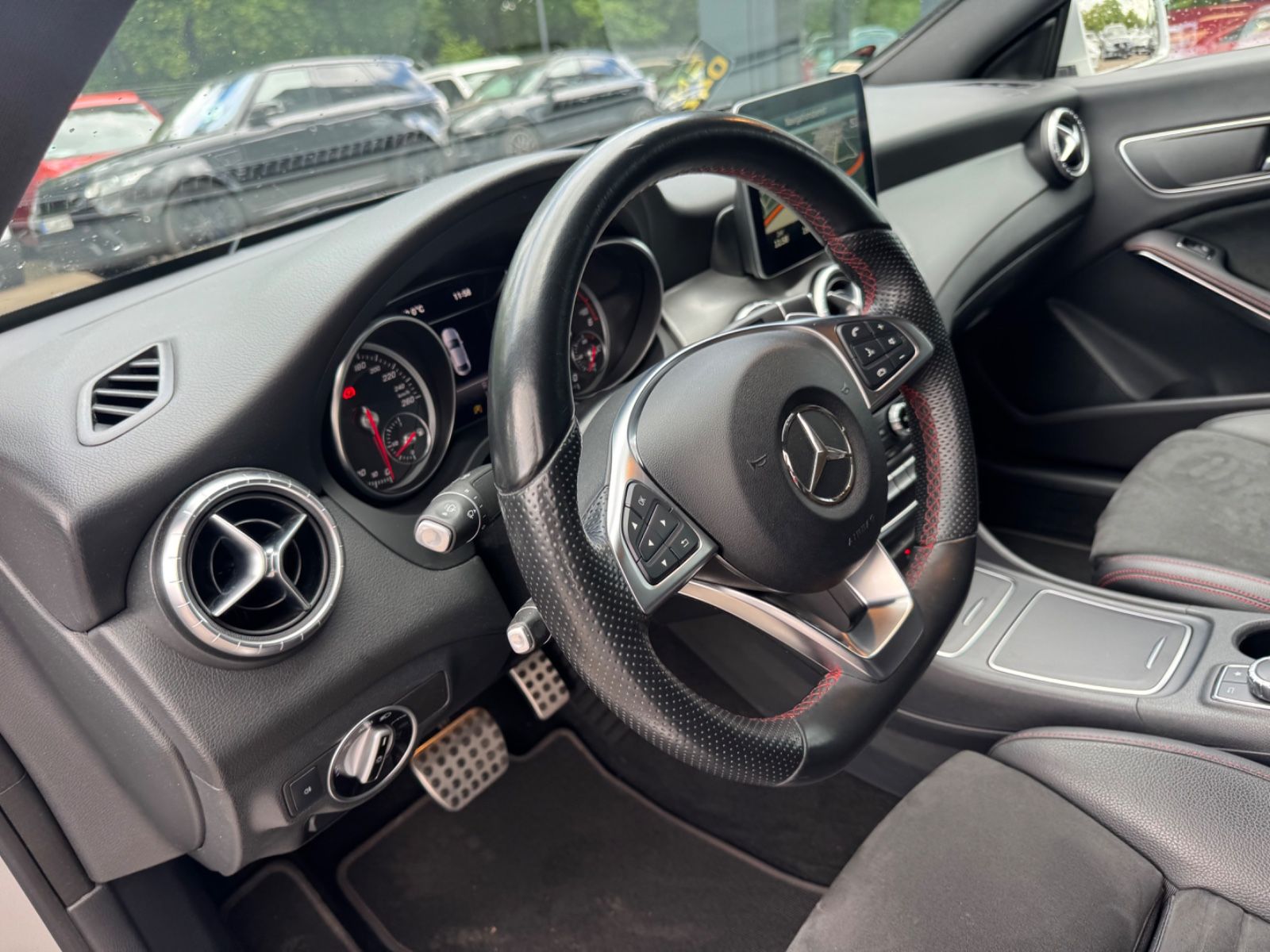 Fahrzeugabbildung Mercedes-Benz CLA 200 CDI AMG-LINE*LED*NAVI*R-KAMERA*FACELIFT*