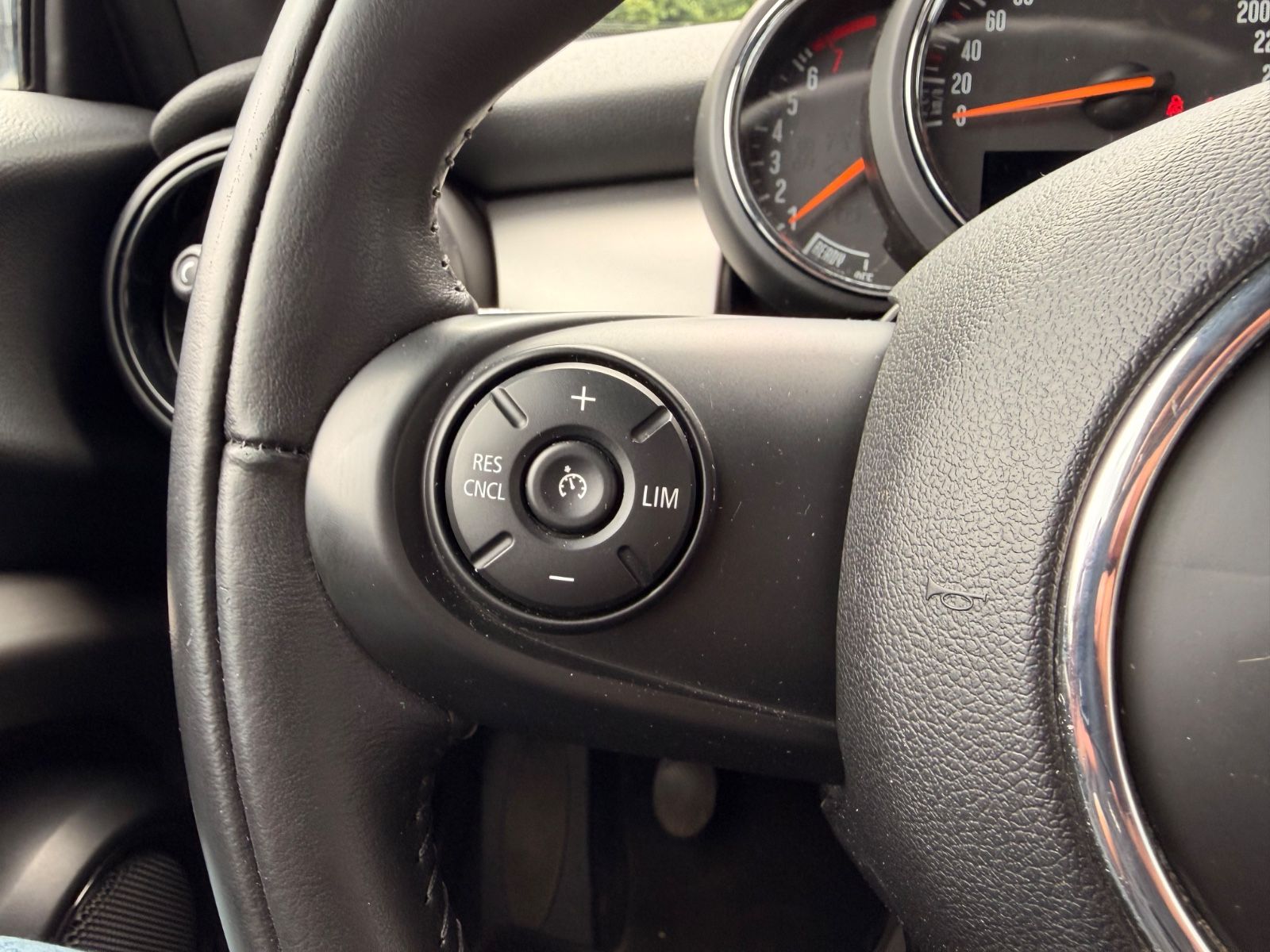 Fahrzeugabbildung MINI COOPER S*SONDERLACK*SHZ*EDER*LED*2.HAND*TOP*