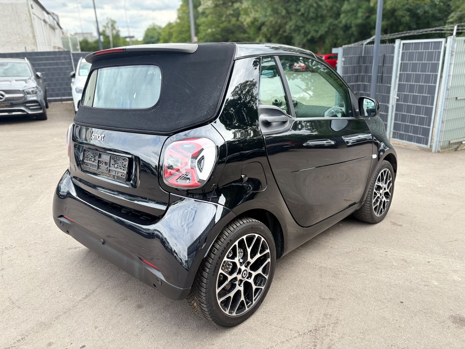 Fahrzeugabbildung Smart FORTWO*CABRIO*NAVI*KAMERA*SITZHEIZUNG*