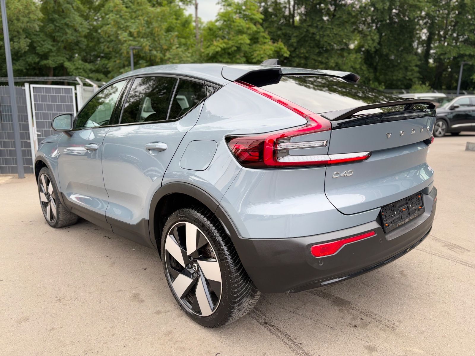 Fahrzeugabbildung Volvo C40 PLUS RECHARGE PURE ELECTRIC 2WD *PANO*KAM*