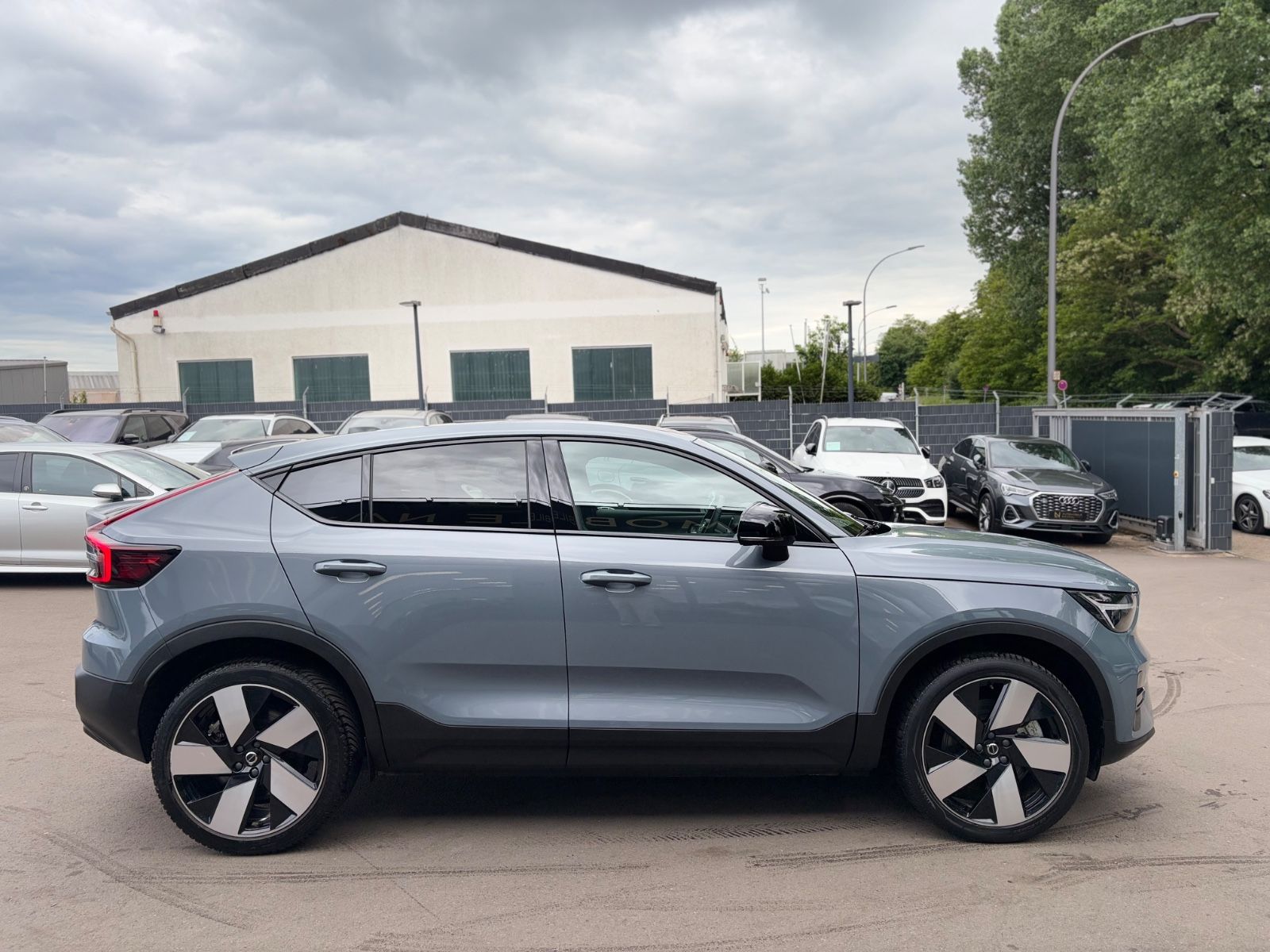 Fahrzeugabbildung Volvo C40 PLUS RECHARGE PURE ELECTRIC 2WD *PANO*KAM*