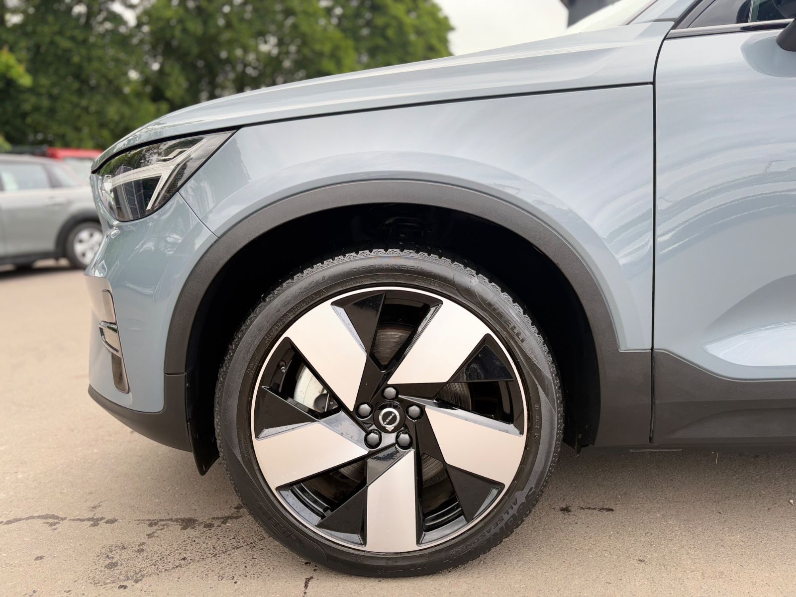 Fahrzeugabbildung Volvo C40 PLUS RECHARGE PURE ELECTRIC 2WD *PANO*KAM*