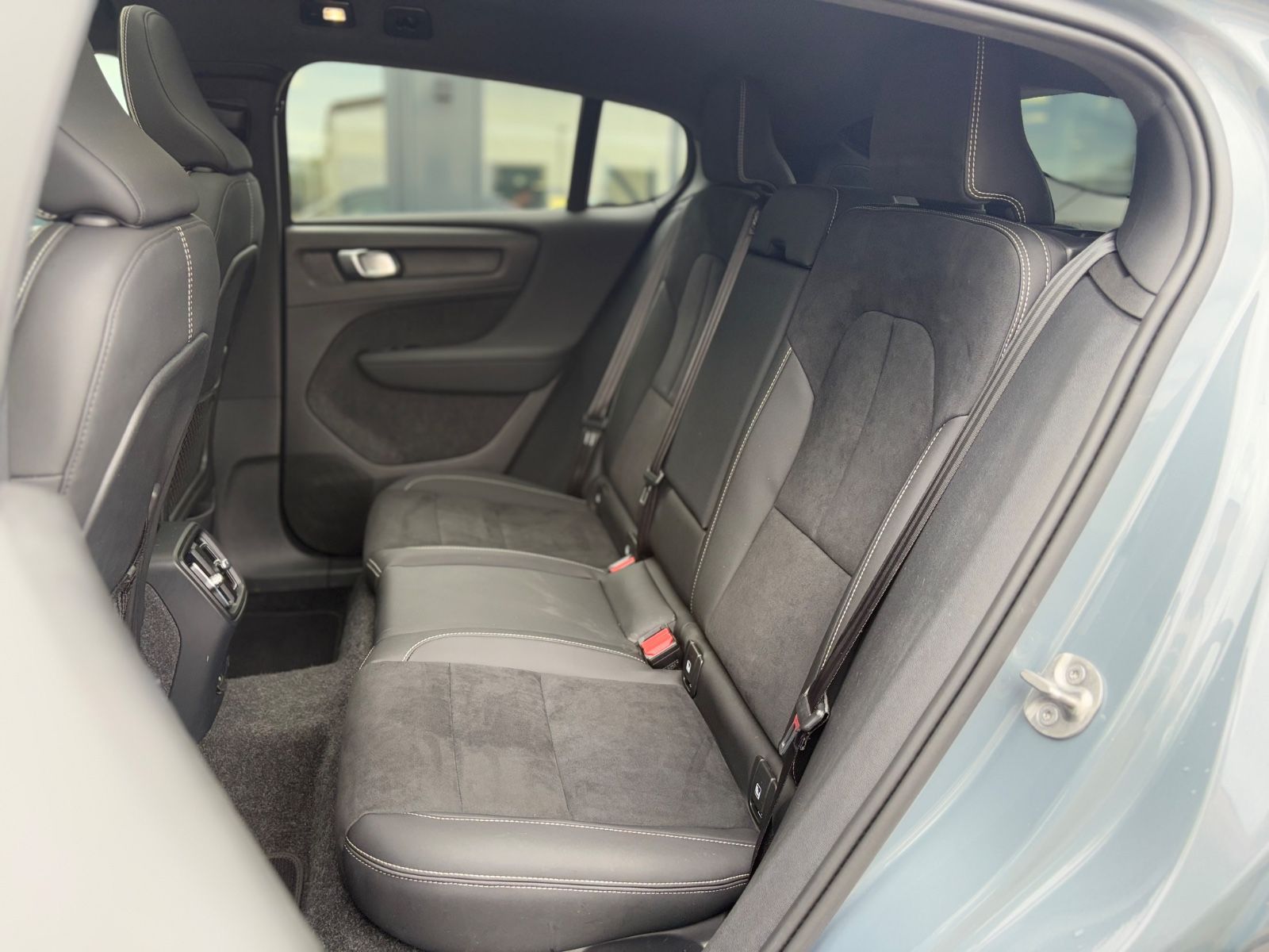 Fahrzeugabbildung Volvo C40 PLUS RECHARGE PURE ELECTRIC 2WD *PANO*KAM*