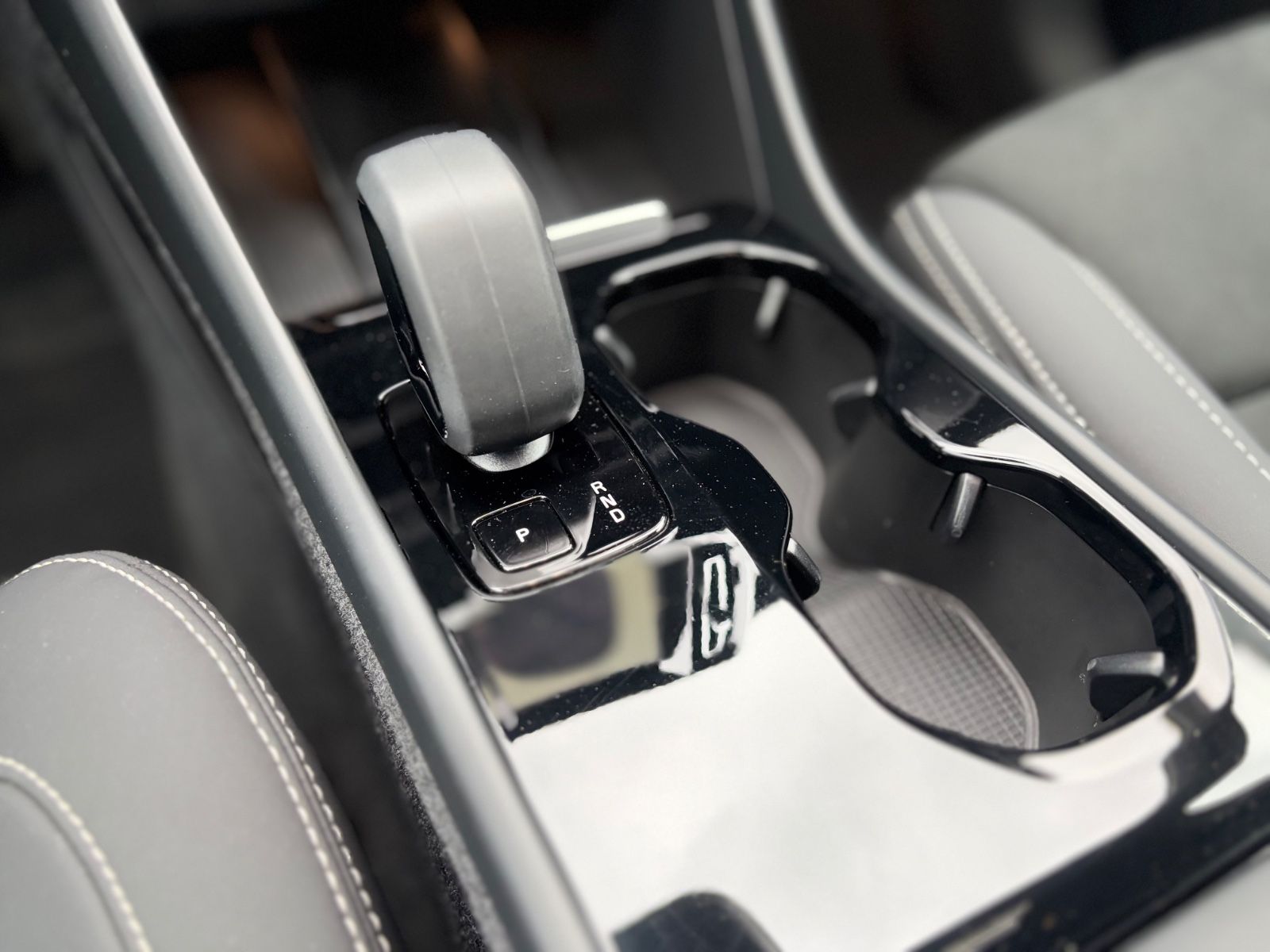 Fahrzeugabbildung Volvo C40 PLUS RECHARGE PURE ELECTRIC 2WD *PANO*KAM*