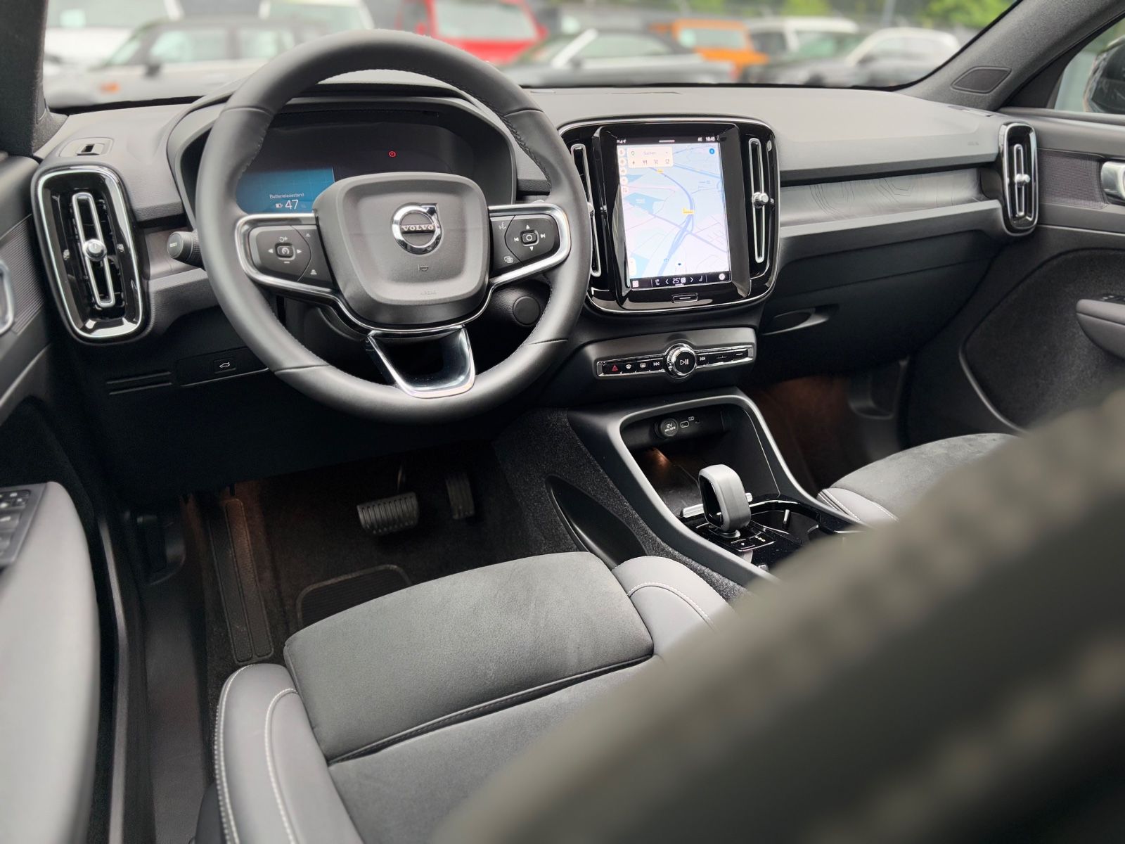 Fahrzeugabbildung Volvo C40 PLUS RECHARGE PURE ELECTRIC 2WD *PANO*KAM*