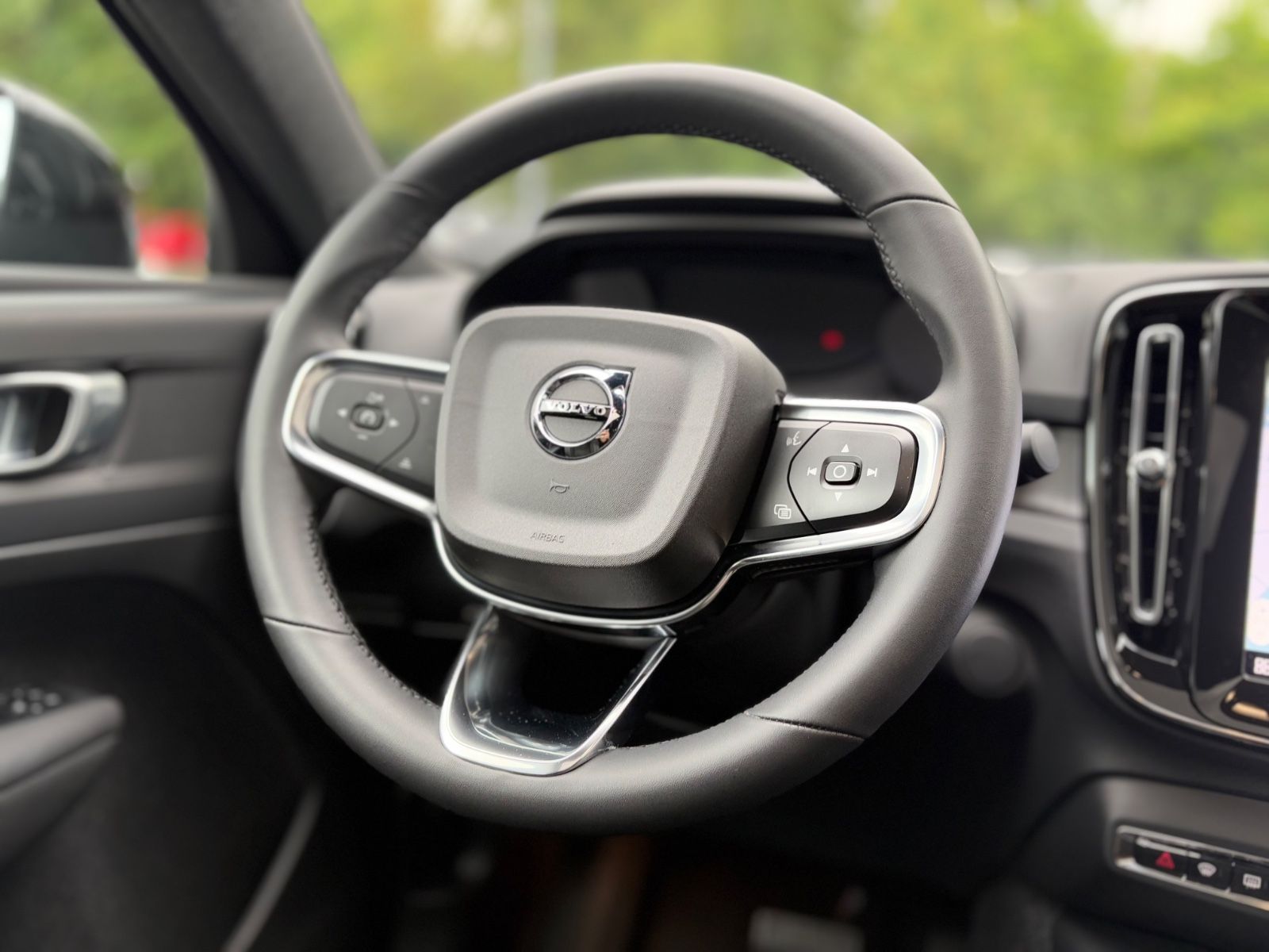 Fahrzeugabbildung Volvo C40 PLUS RECHARGE PURE ELECTRIC 2WD *PANO*KAM*